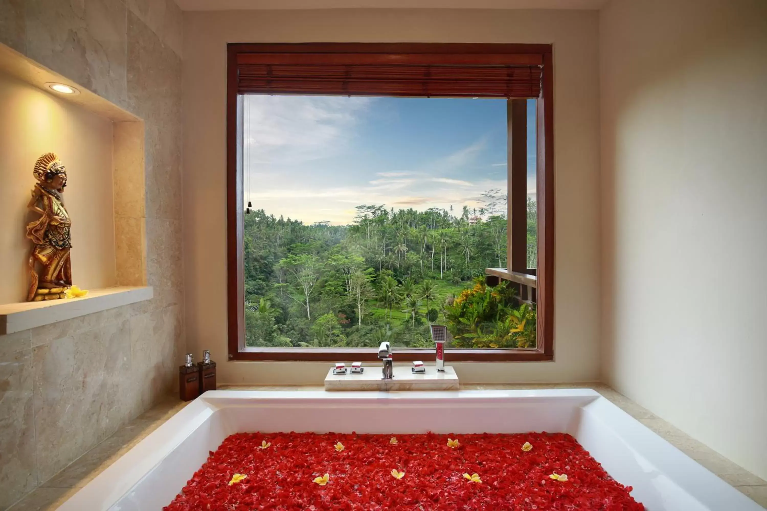 Shower in Jannata Resort and Spa