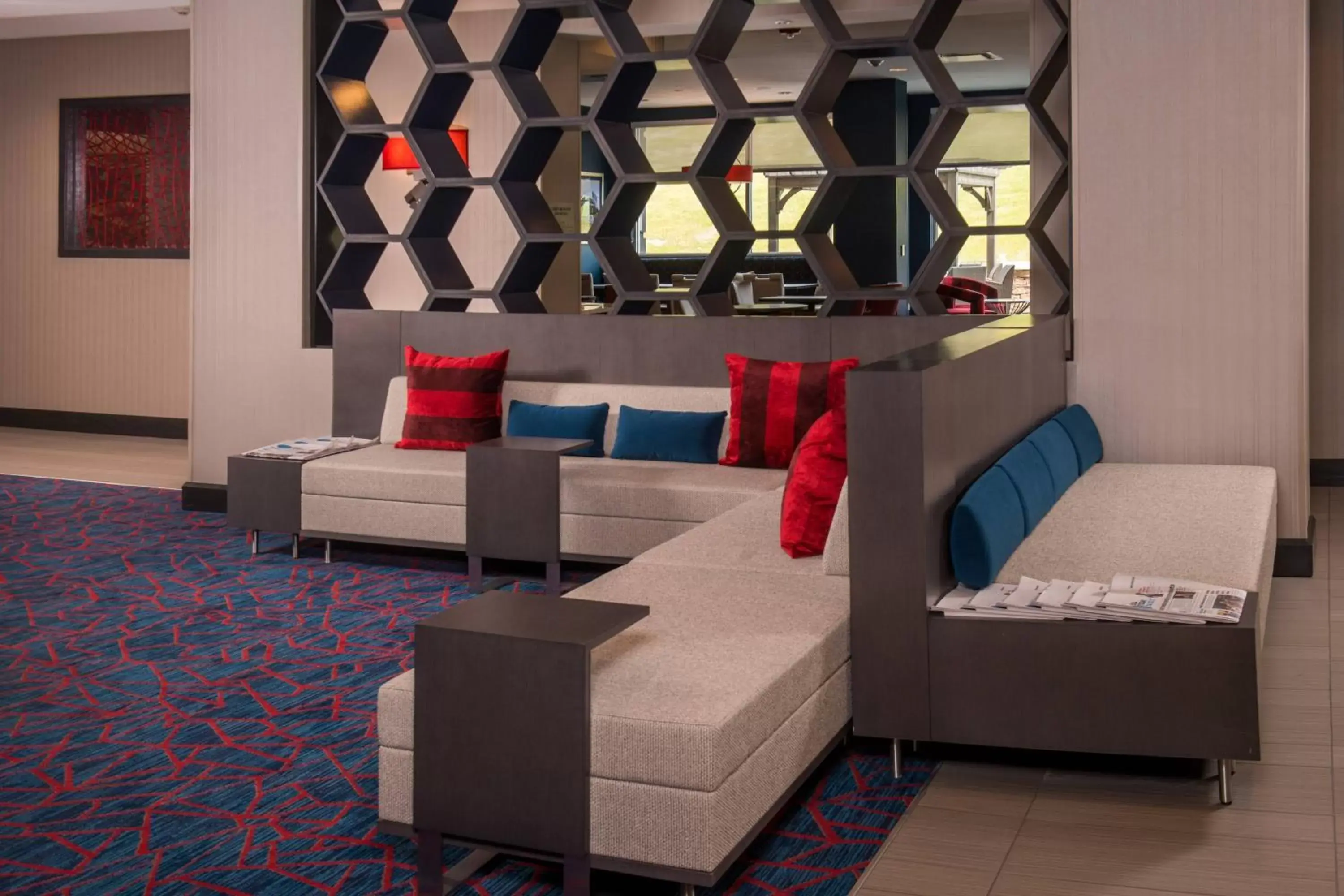 Lobby or reception, Seating Area in Fairfield Inn & Suites by Marriott Altoona