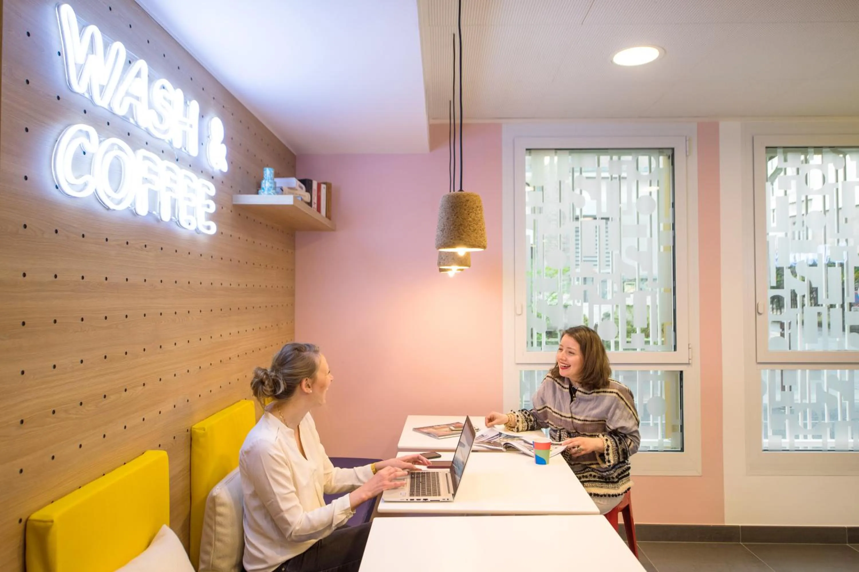 People in Auberge de jeunesse Hosho Paris Sud - Porte d'Italie