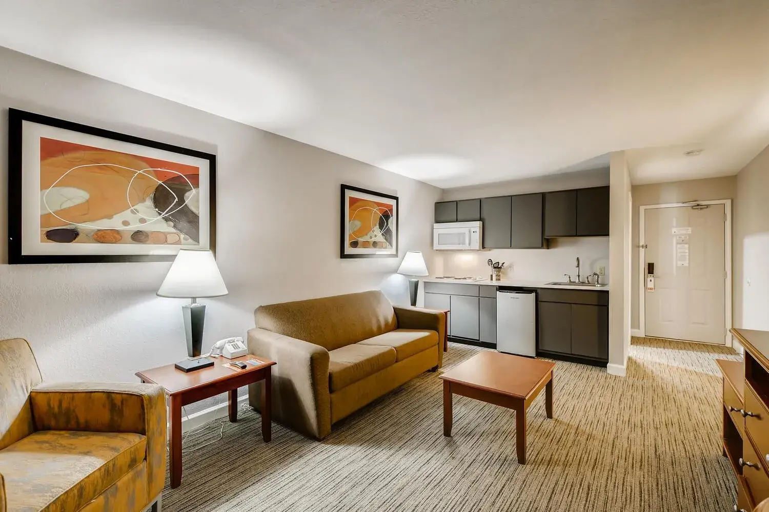 Living room, Seating Area in Orangewood Inn and Suites Midtown