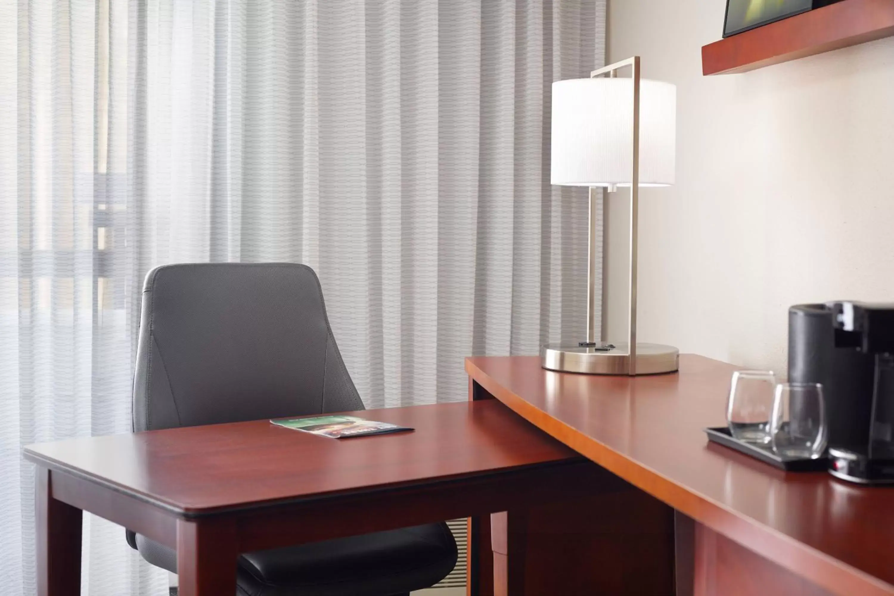 Photo of the whole room in Courtyard by Marriott Perimeter Center