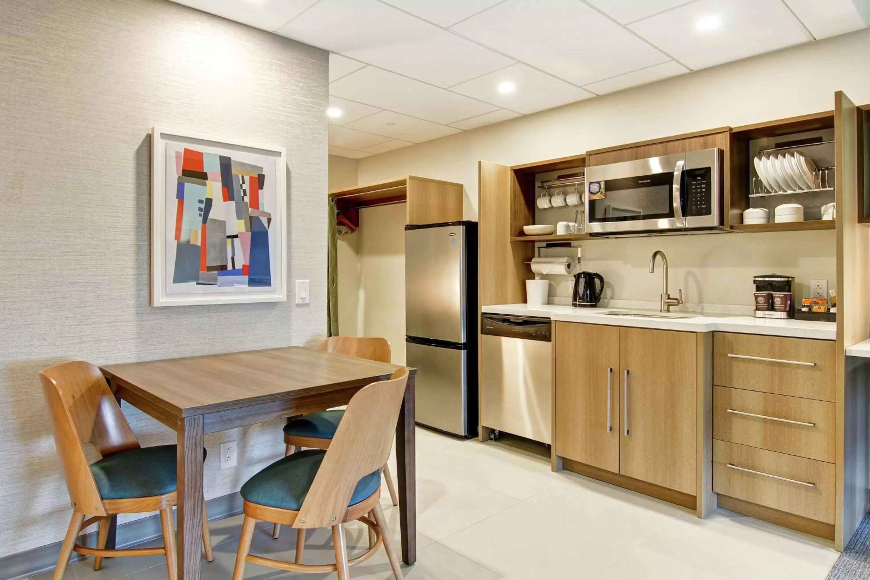 Kitchen or kitchenette in Home2 Suites By Hilton Montreal Dorval