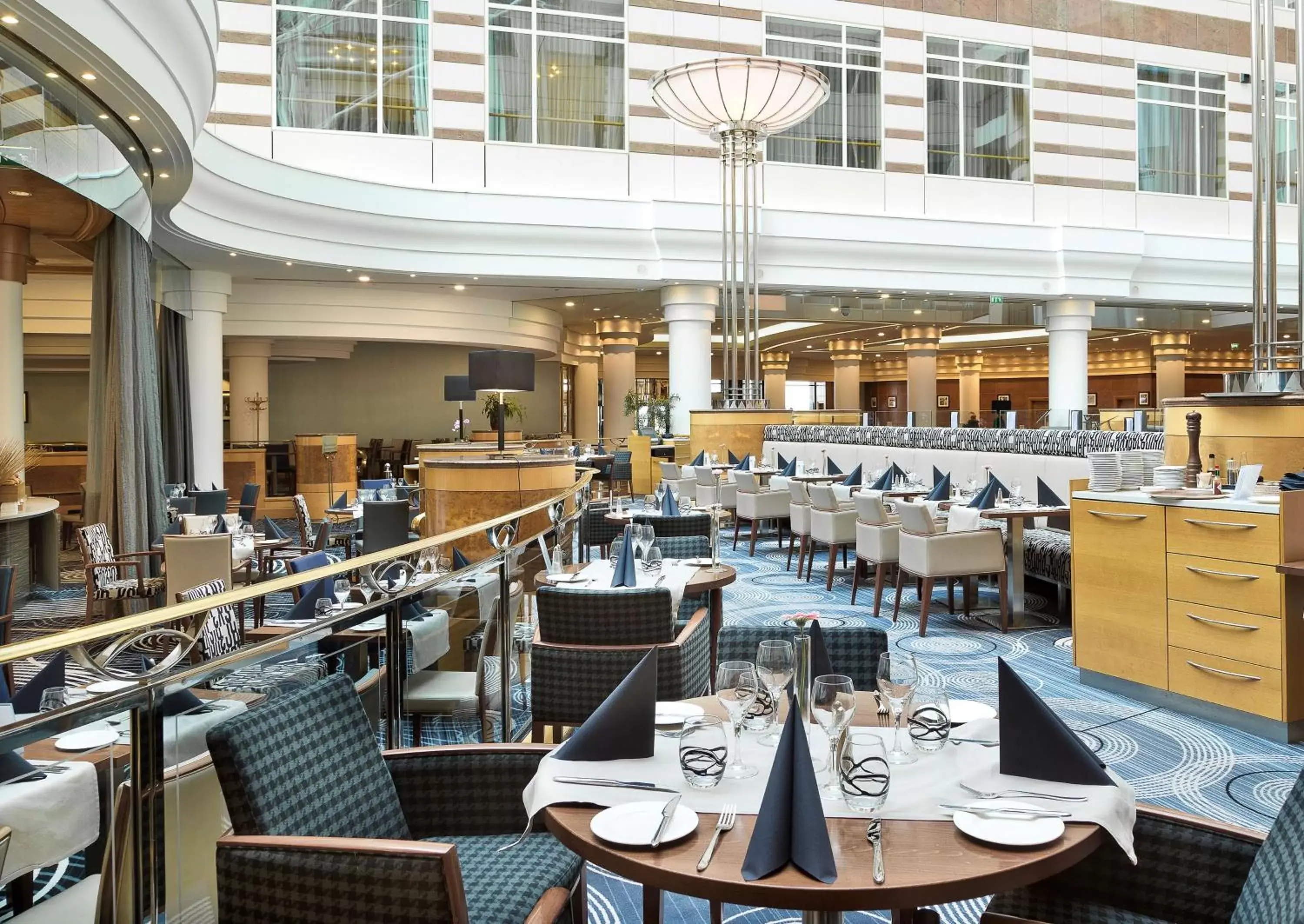 Restaurant/Places to Eat in Hilton Paris Charles De Gaulle Airport