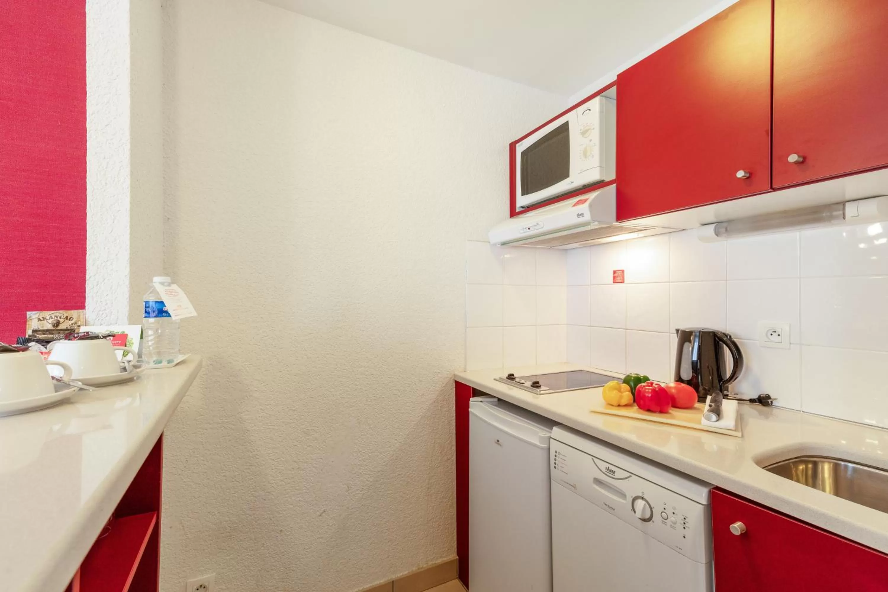 Kitchen or kitchenette in Quality Aparthotel Divonne - Portes de Geneve