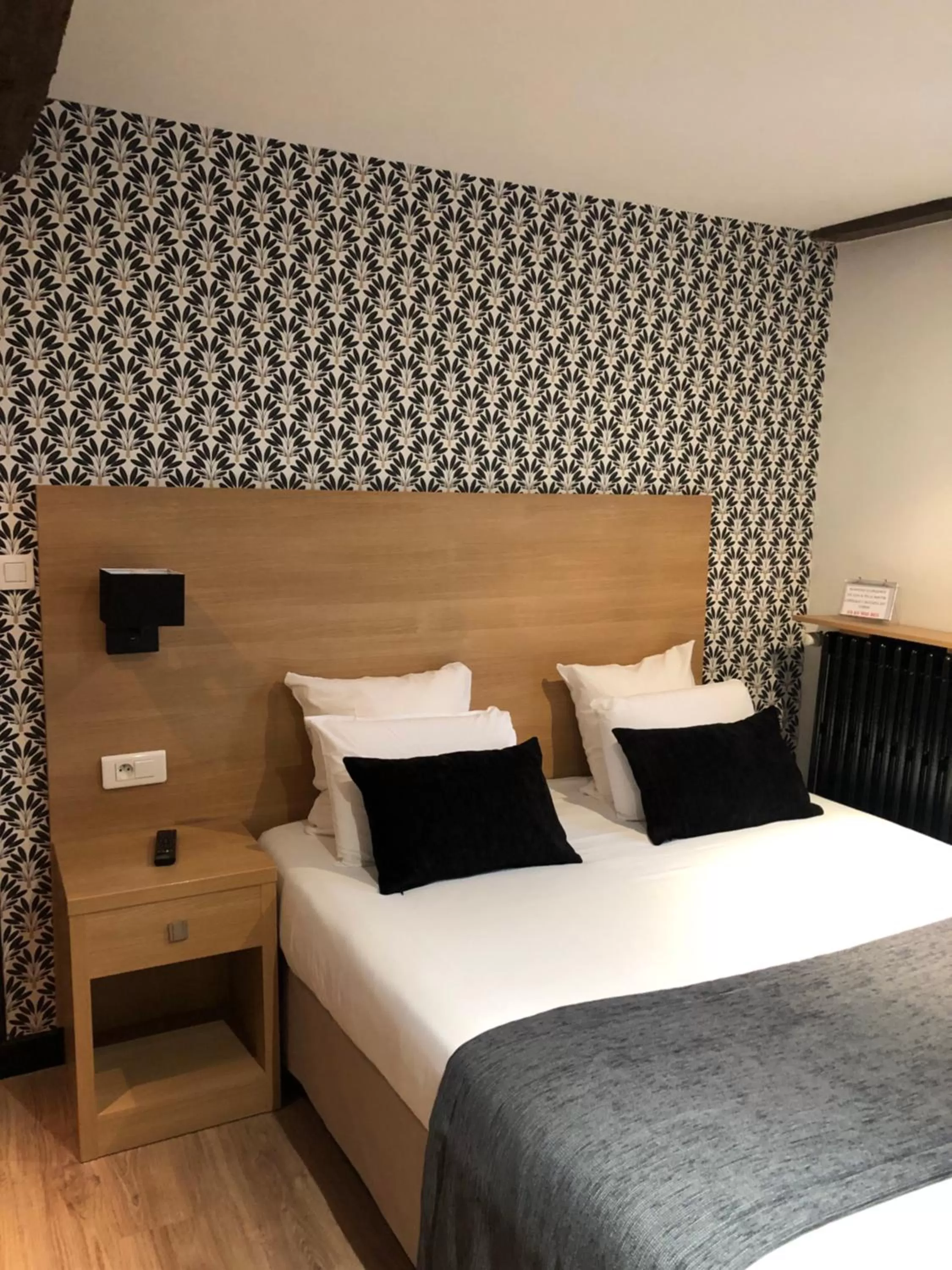 Bed in Kyriad Chalon-Sur-Saone Centre