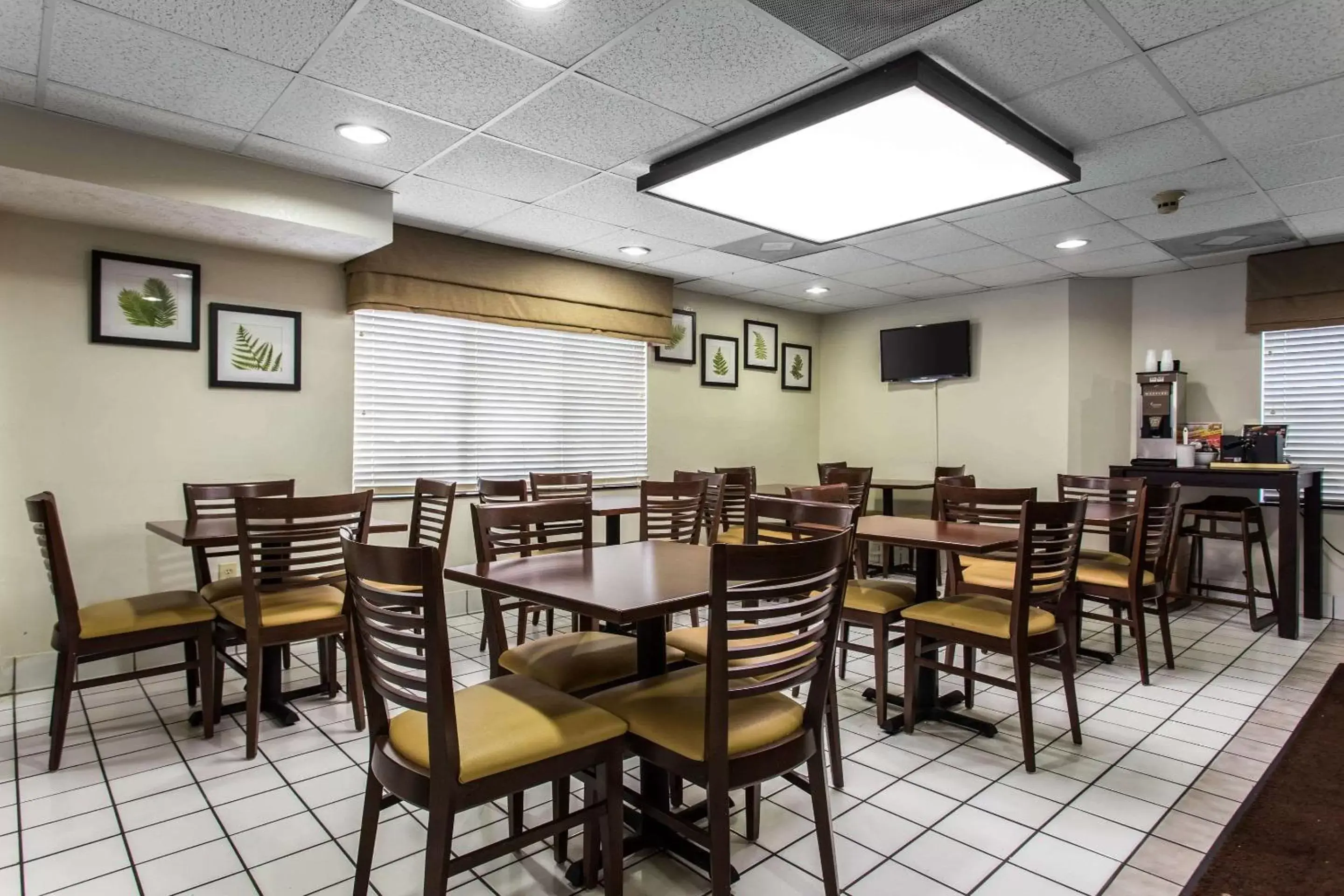 Restaurant/Places to Eat in Sleep Inn Summerville - Charleston