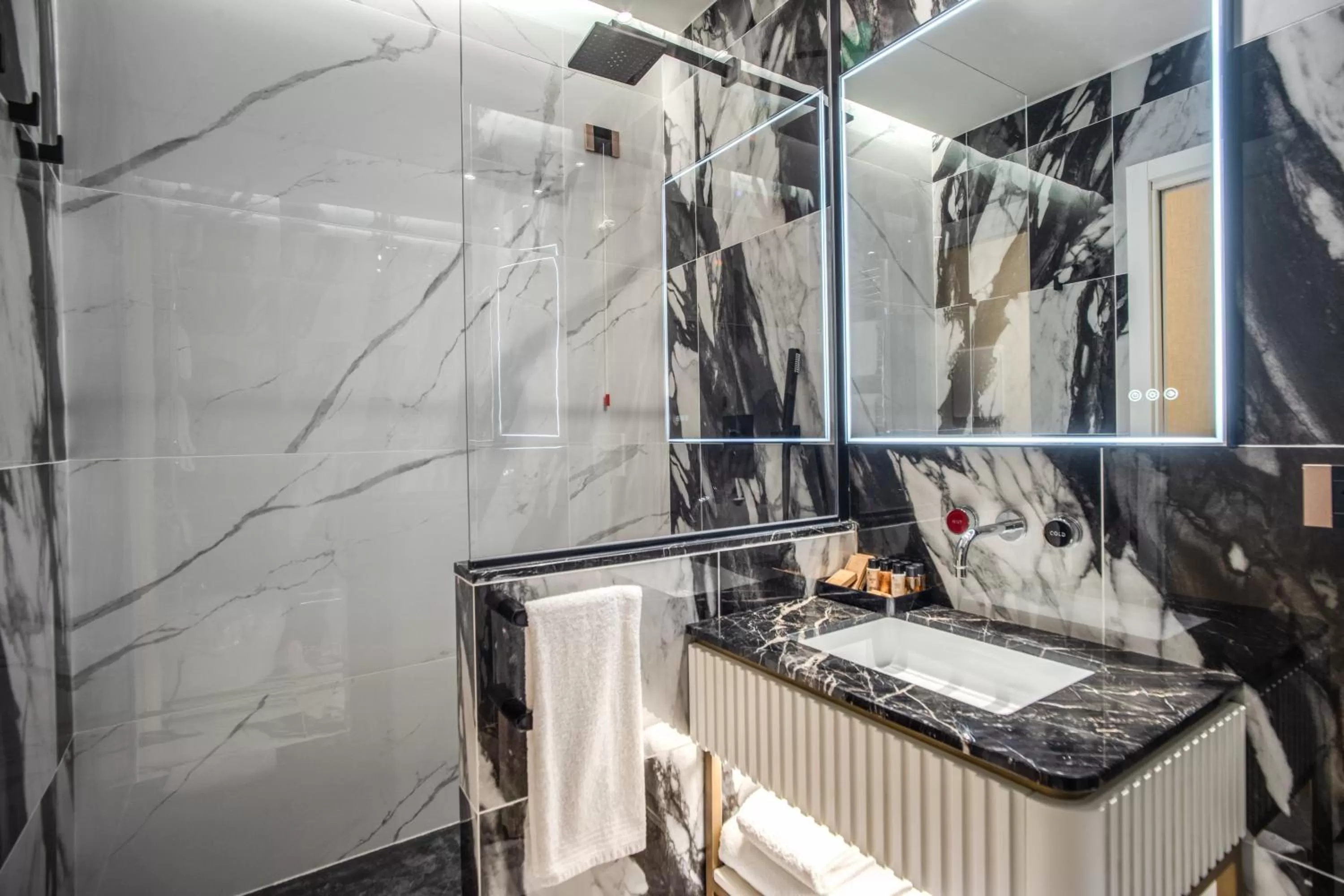 Bathroom in CC Palace Hotel