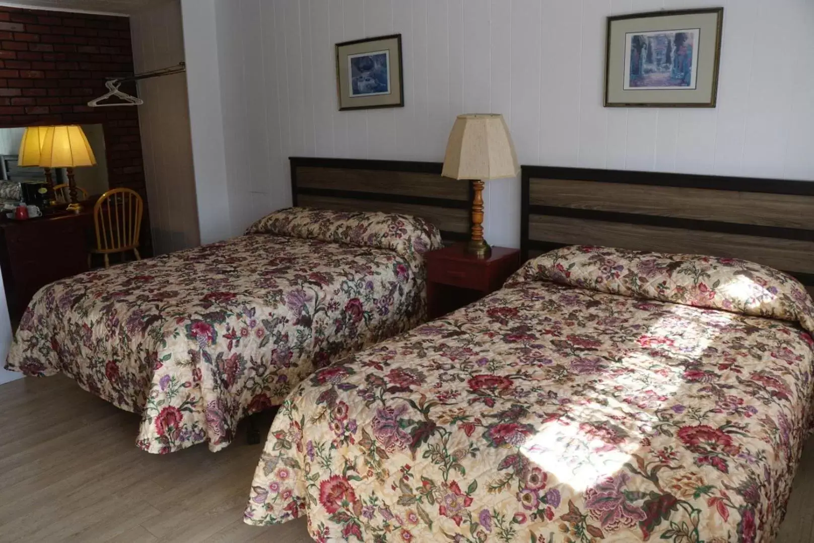 Bed in Aberdeen Motel