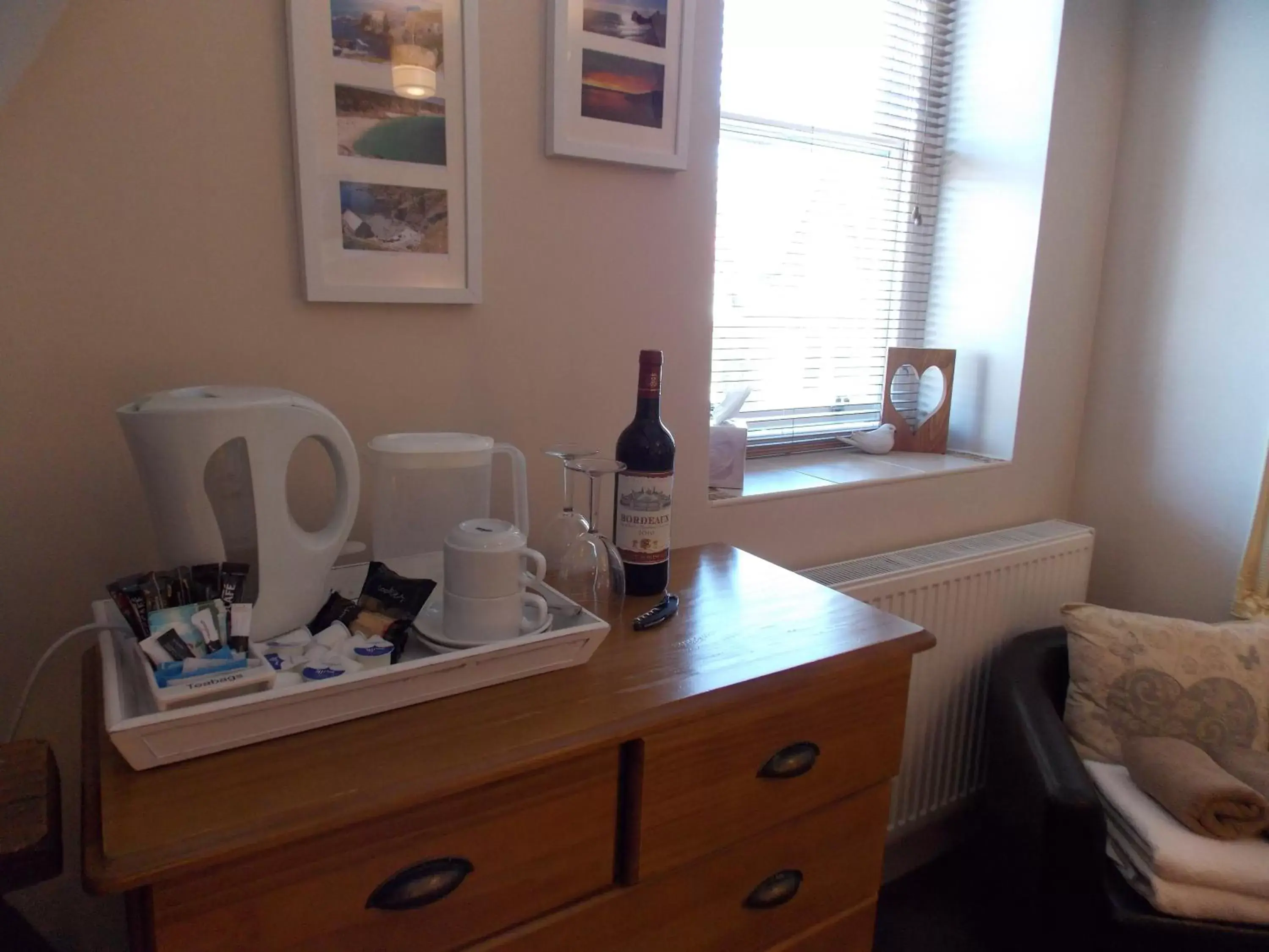 Coffee/tea facilities in Chiverton House Guest Accommodation