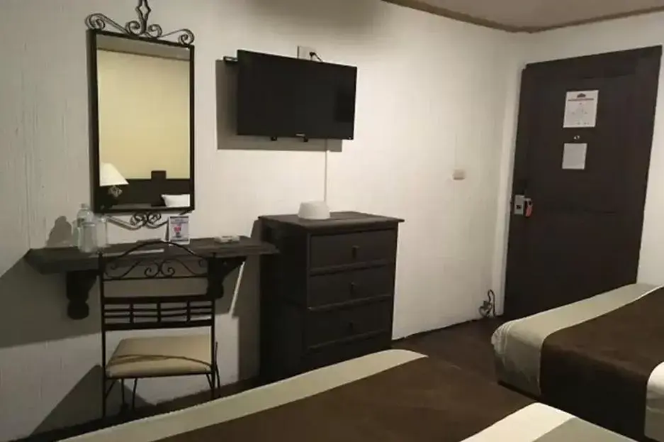 Bedroom, TV/Entertainment Center in Mision Xalapa Plaza de las Convenciones