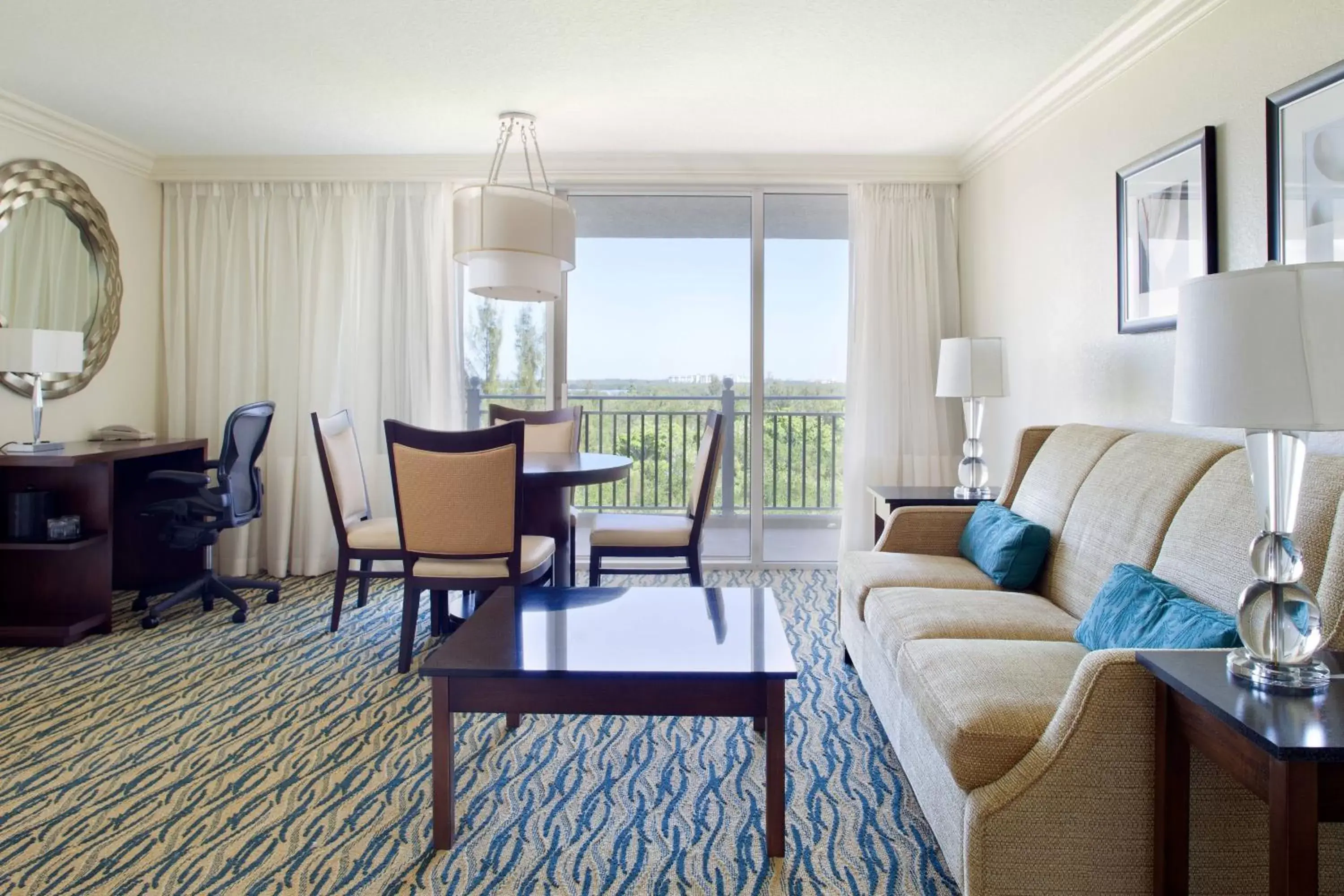 Living room, Seating Area in Marriott Sanibel Harbour Resort & Spa