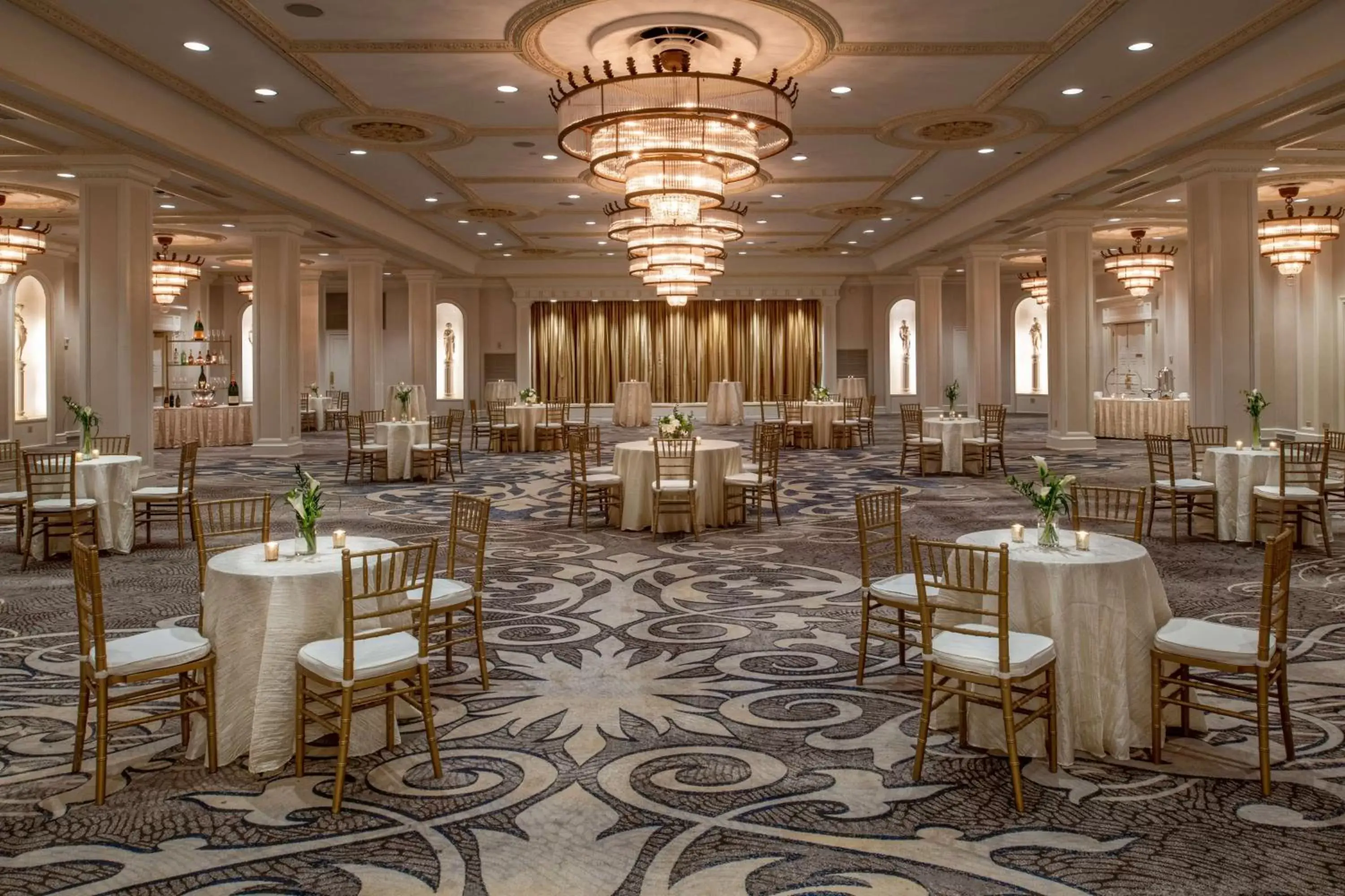 Meeting/conference room, Restaurant/Places to Eat in The Roosevelt Hotel New Orleans - Waldorf Astoria Hotels & Resorts