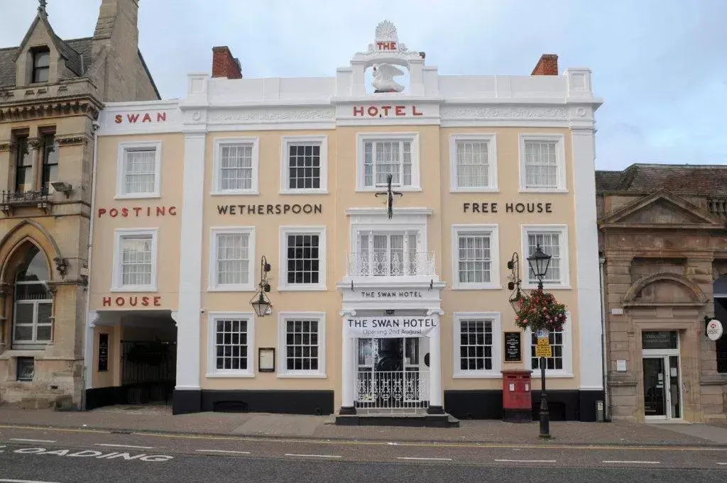 Facade/entrance in The Swan Hotel Wetherspoon