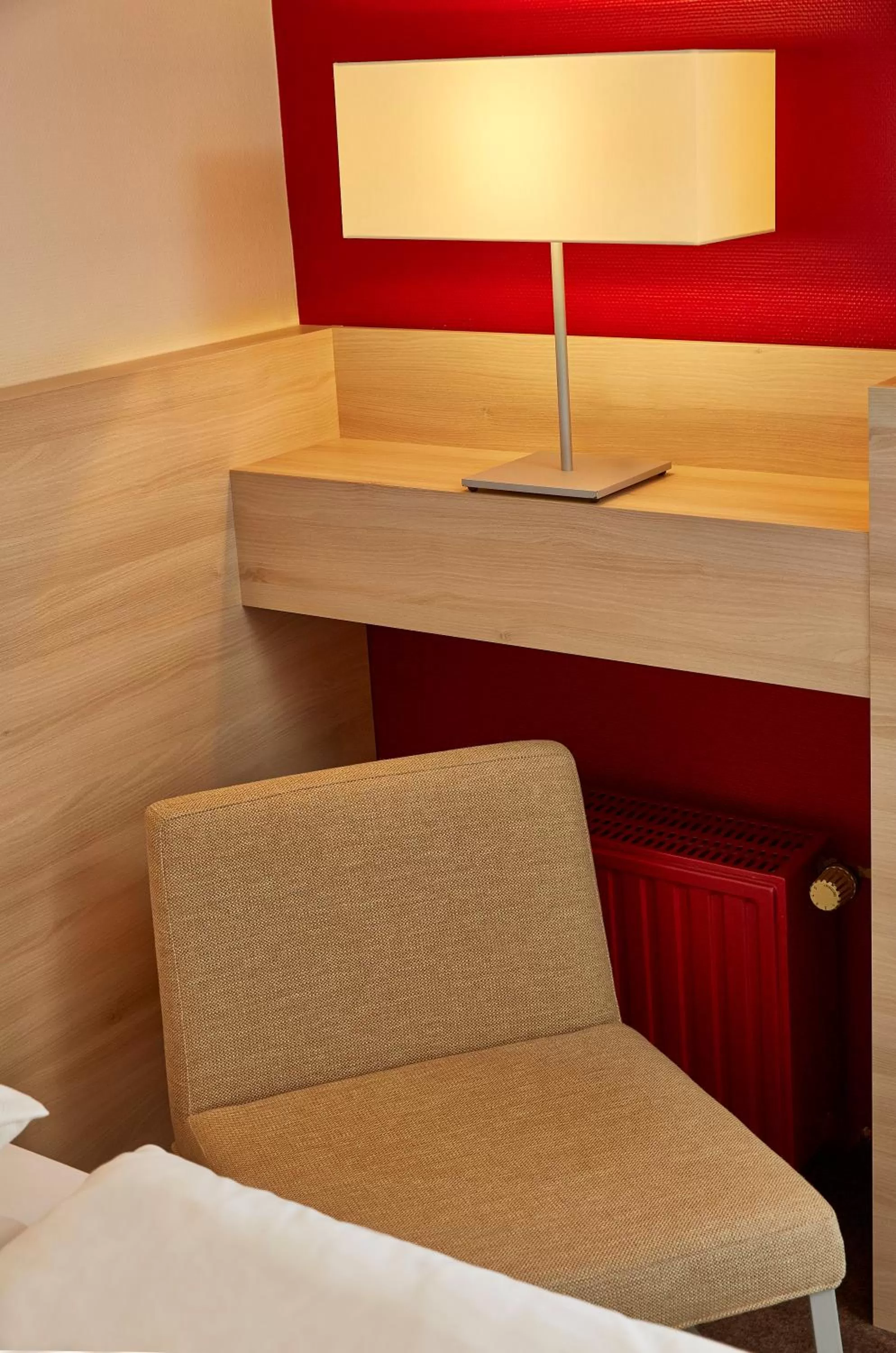 Seating area, Bed in H+ Hotel Bad Soden