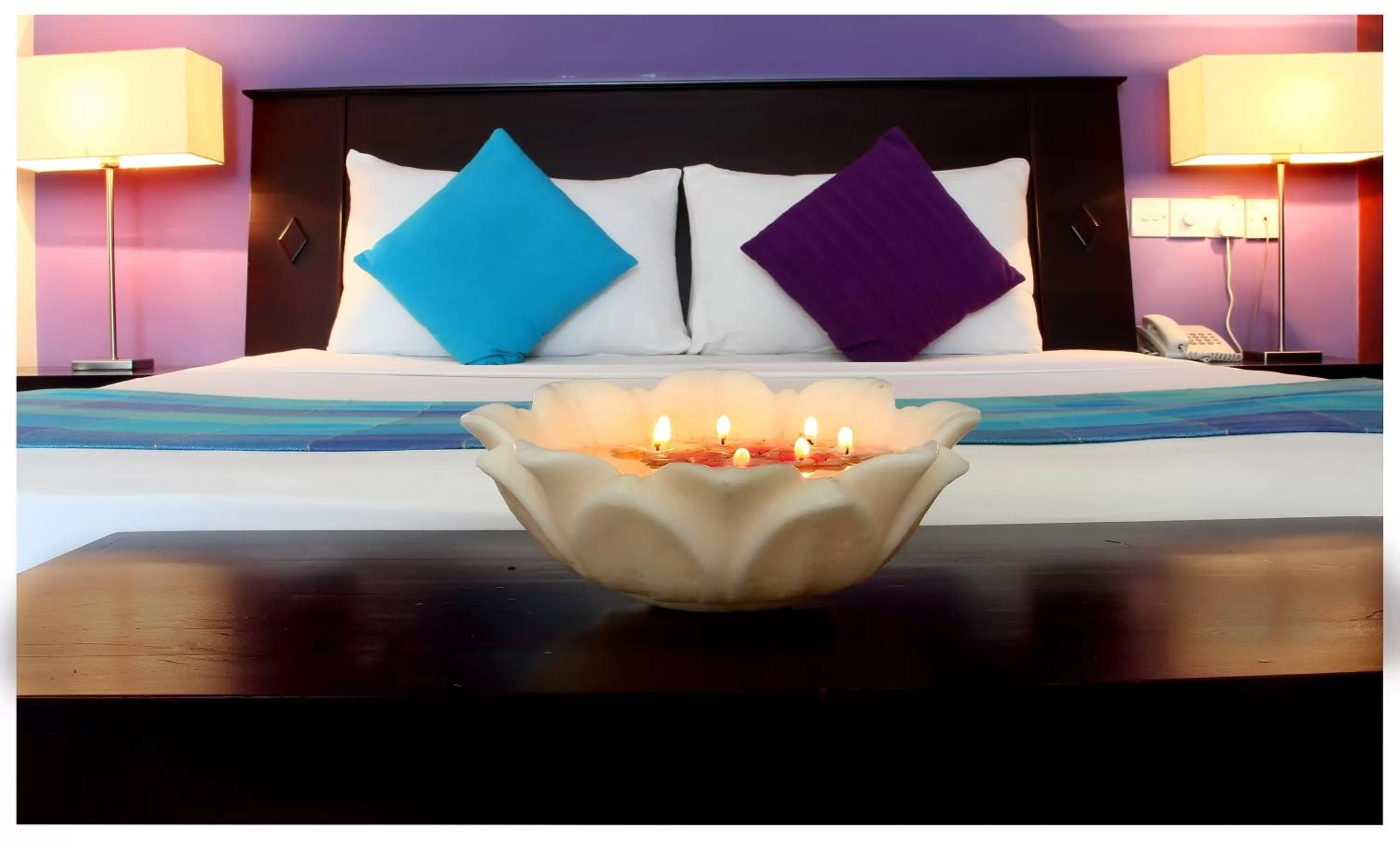 Bed in Opulent River Face Hotel