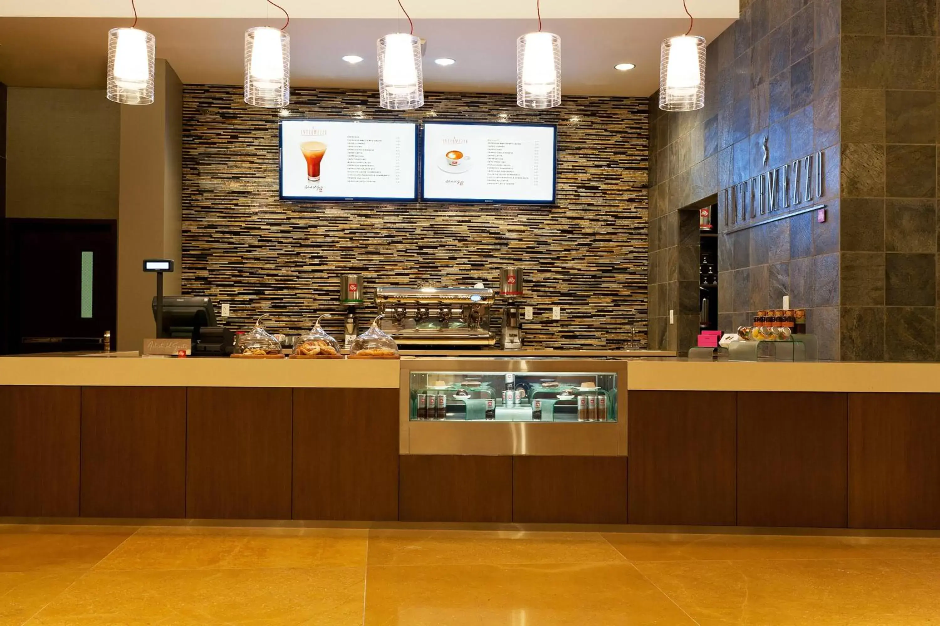 Restaurant/places to eat, Kitchen/Kitchenette in JW Marriott Marquis Miami