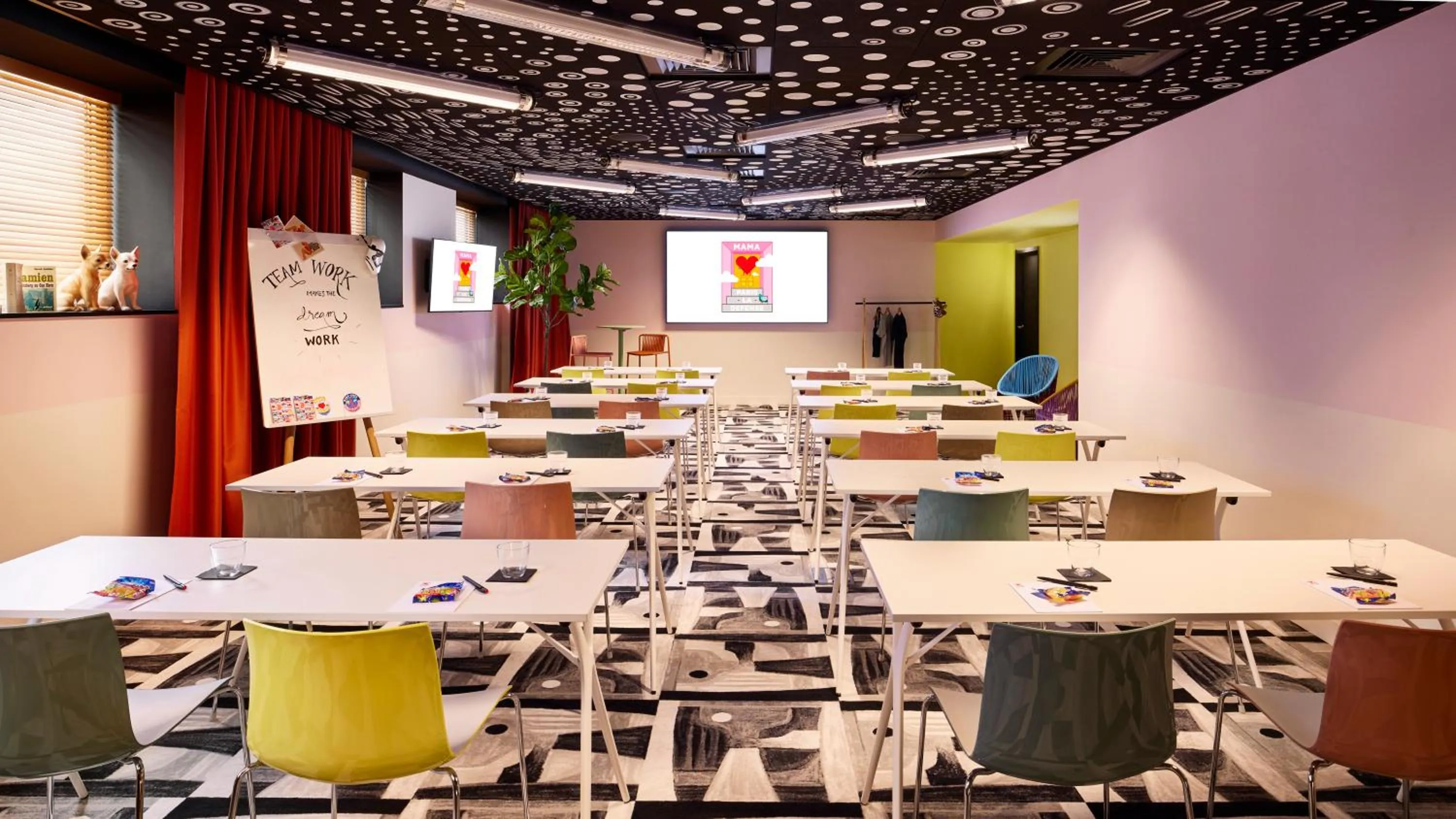 Meeting/conference room in Mama Shelter Paris La Défense