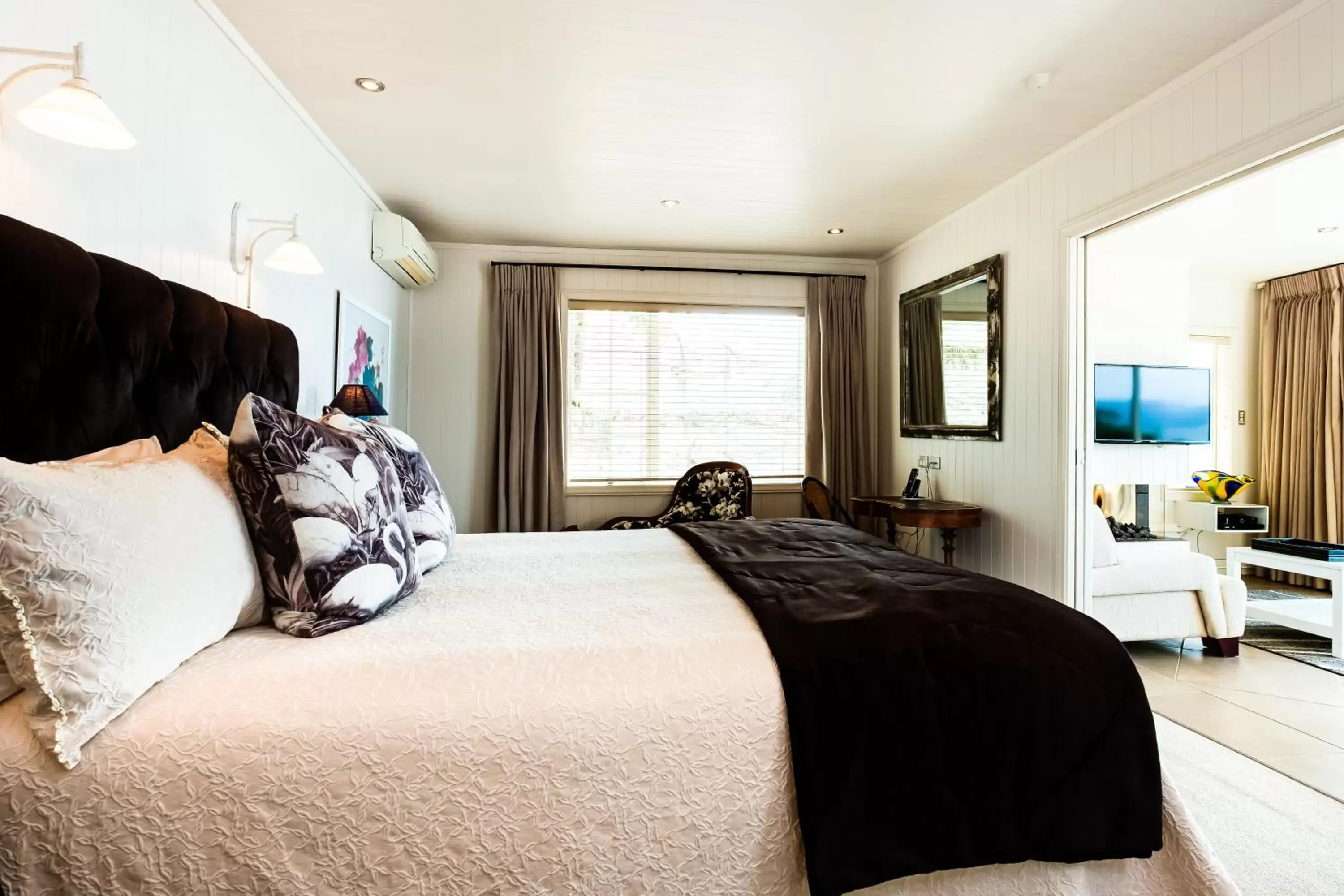Bedroom, Bed in On The Point - Lake Rotorua