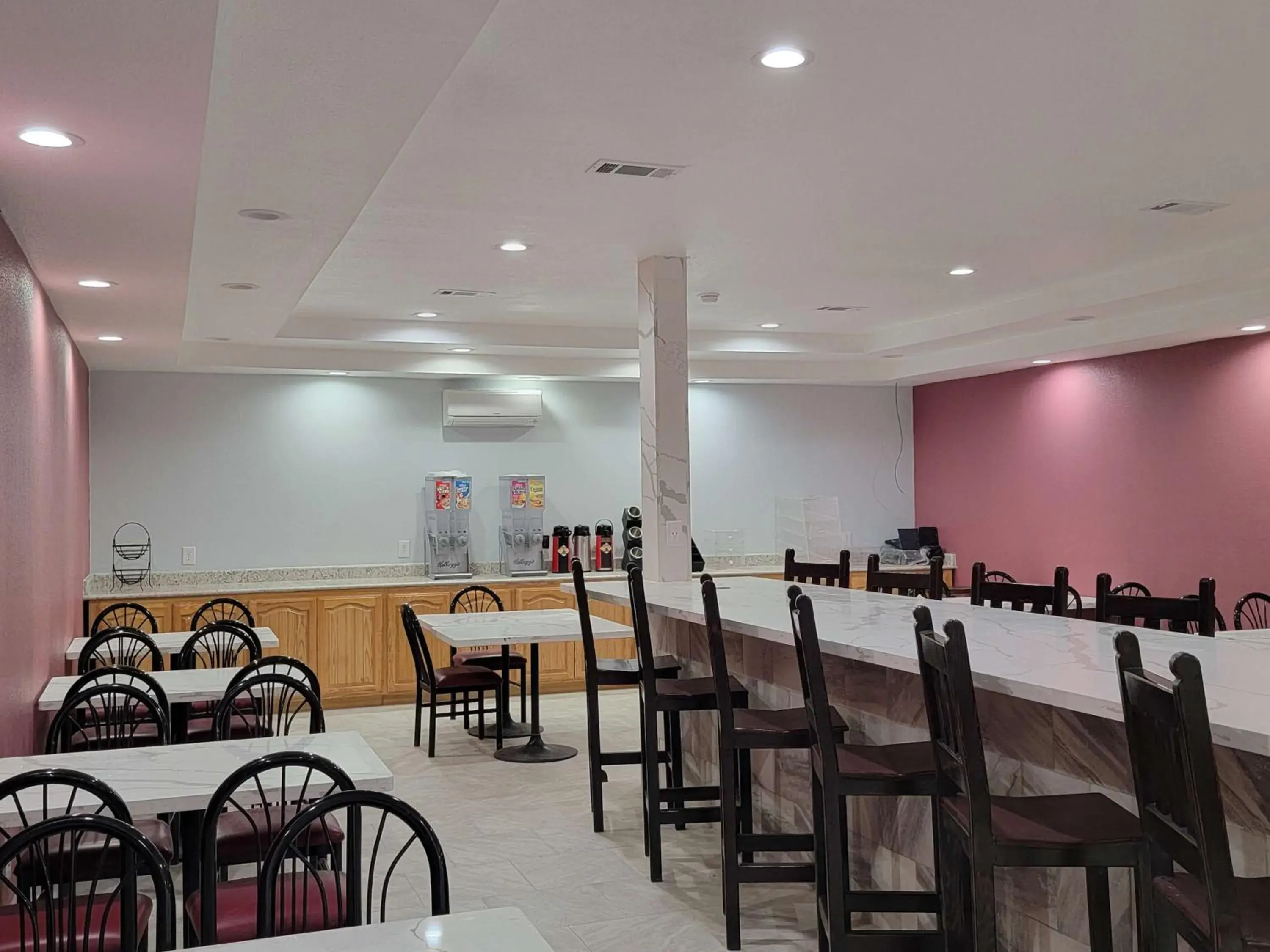 Restaurant/places to eat in SureStay Plus Hotel by Best Western Odessa Restaurant/places to eat in SureStay Plus Hotel by Best Western Odessa