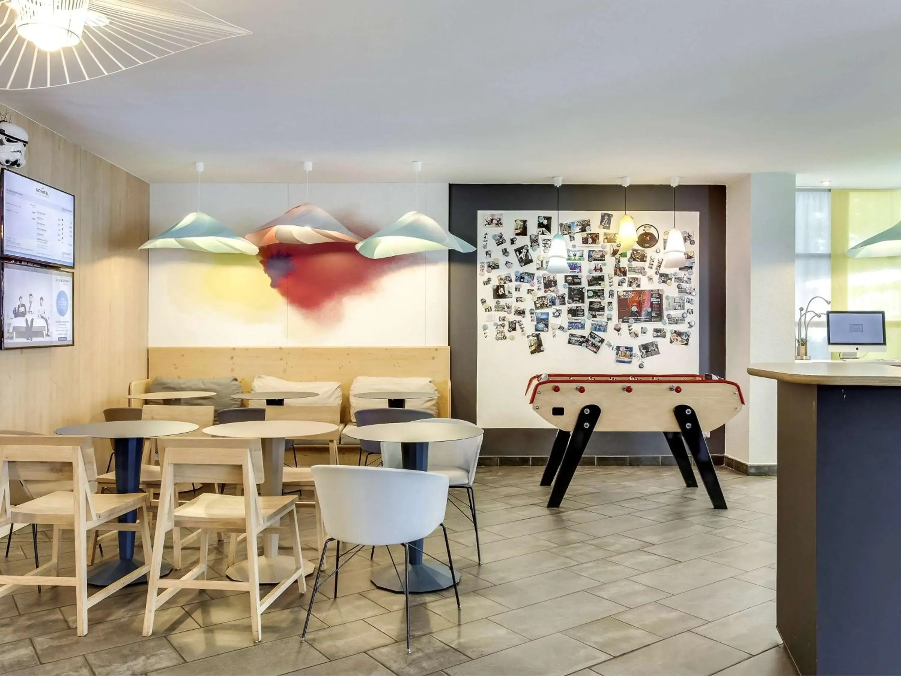 Lounge or bar, Restaurant/Places to Eat in Novotel Suites Paris Stade de France