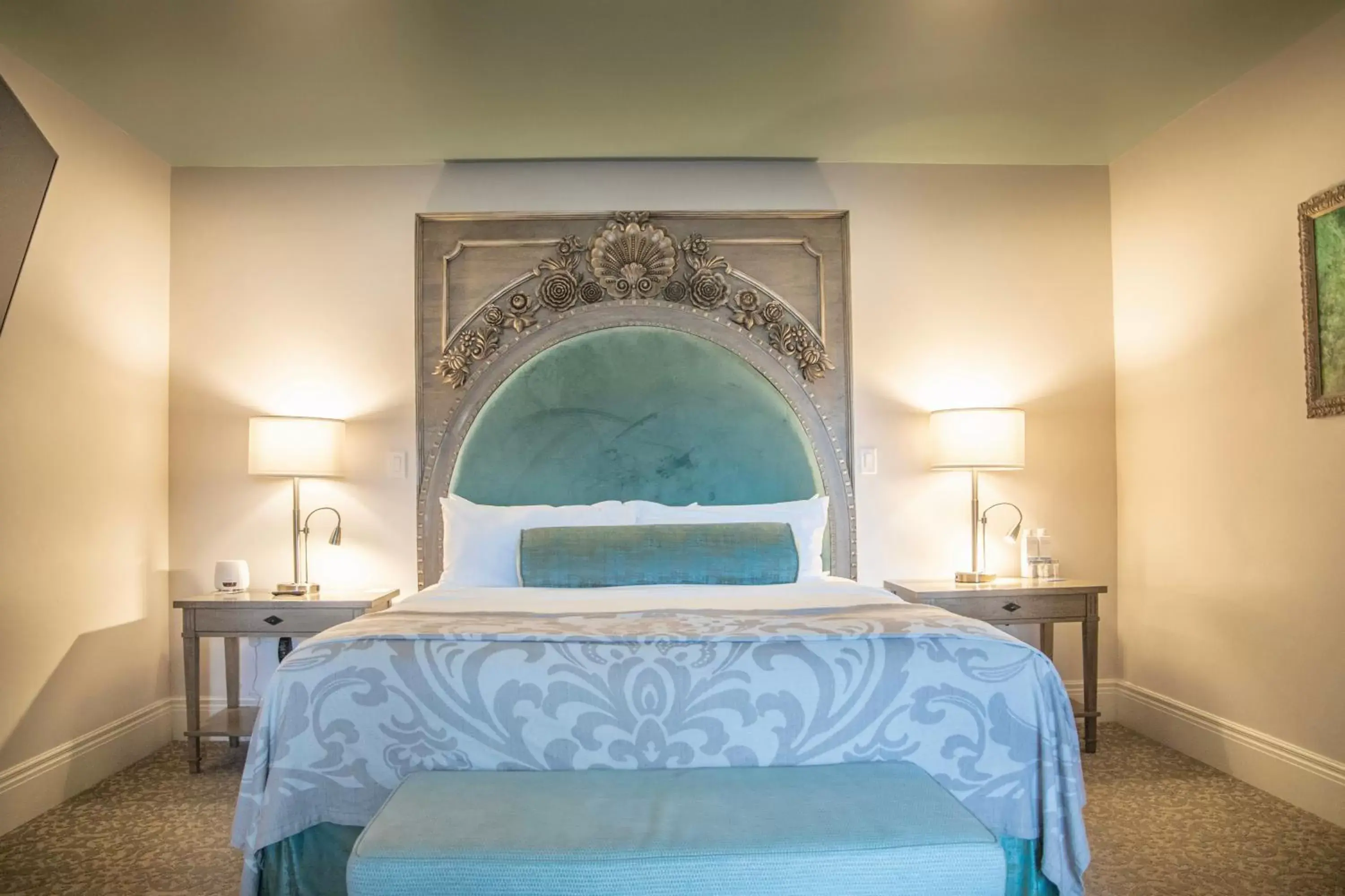 Guests, Bed in Mirbeau Inn & Spa, Rhinebeck