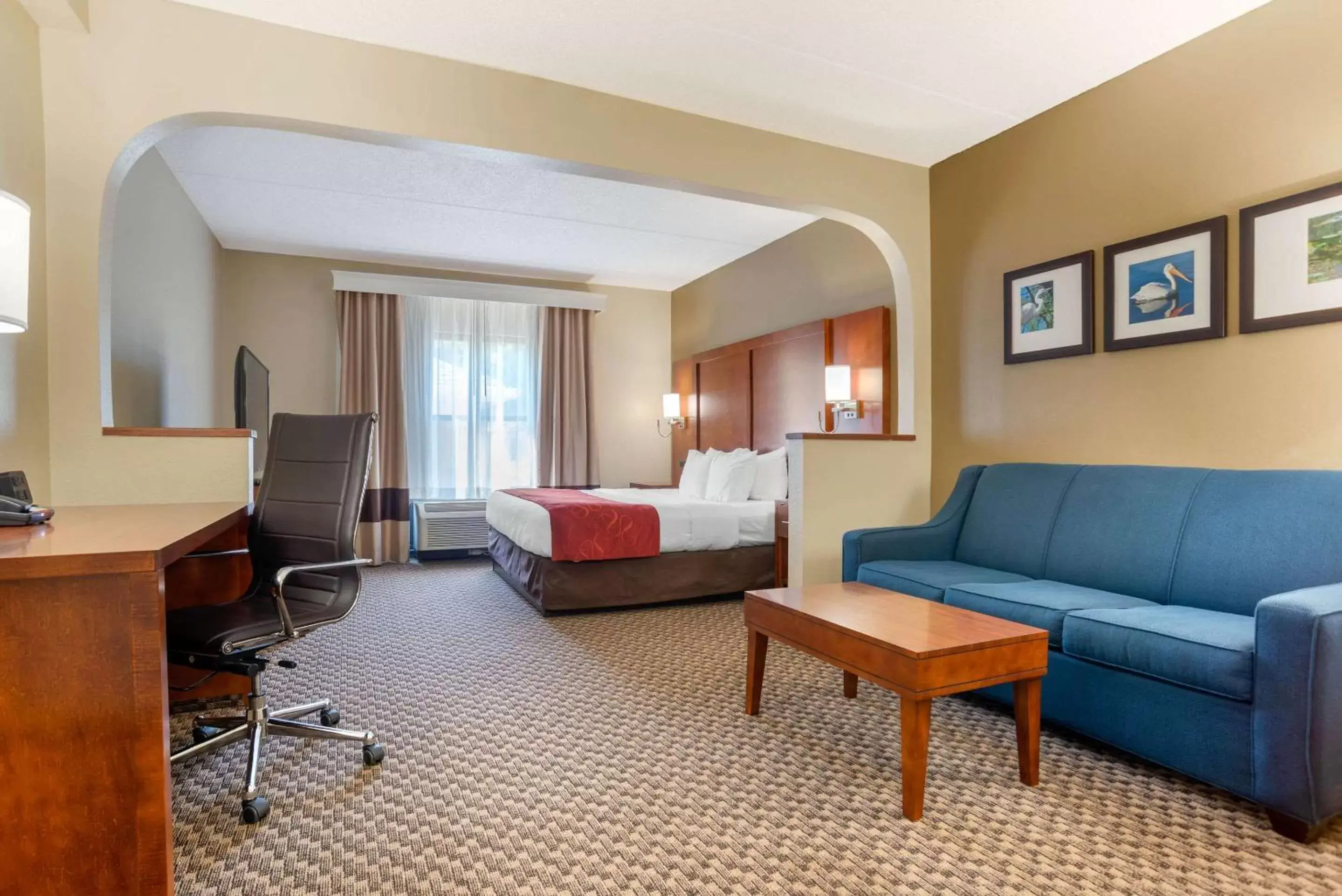 Bedroom, Seating Area in Comfort Suites Tallahassee Downtown