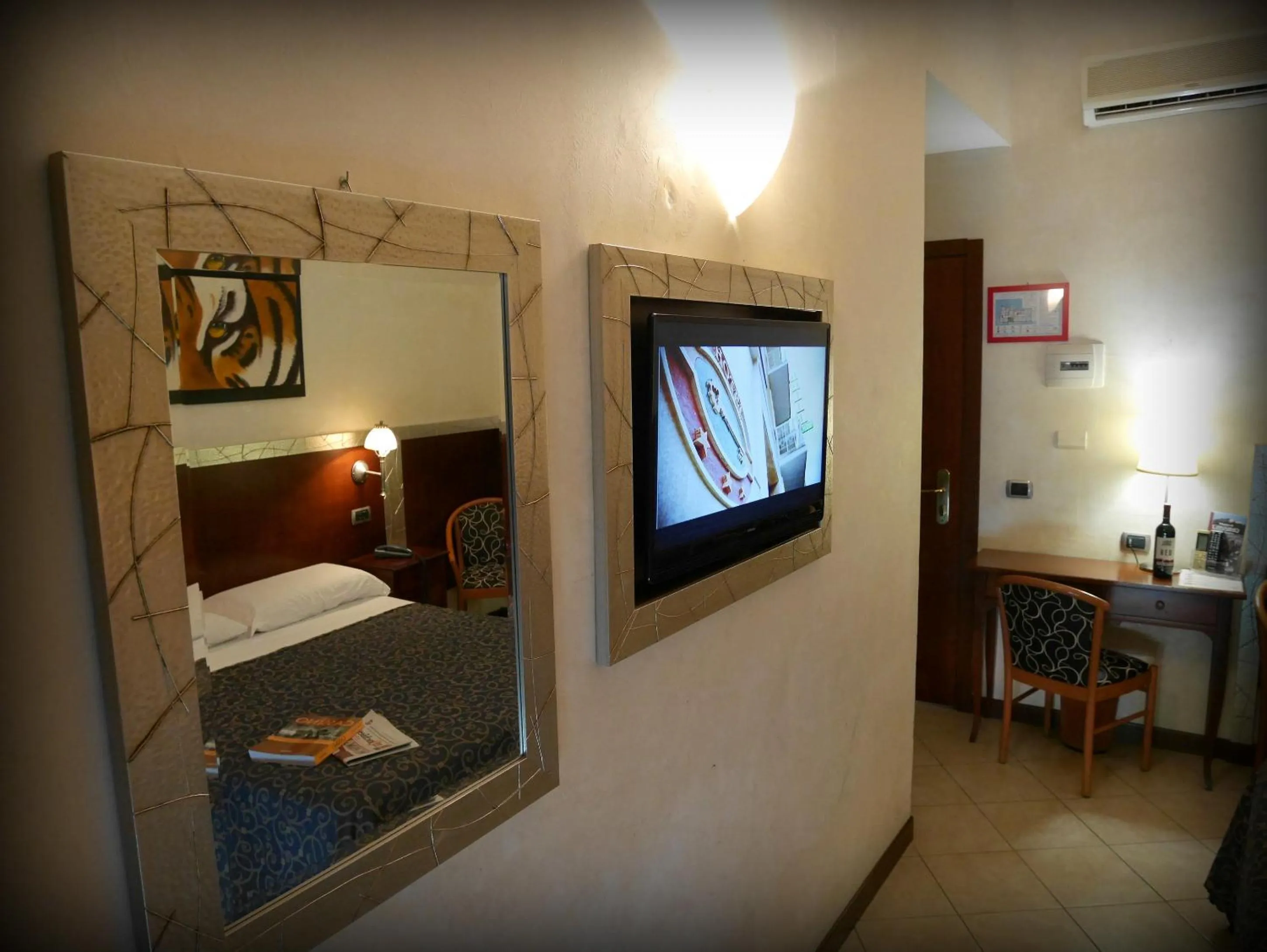 TV and multimedia, Bed in Hotel La Pace - Experience