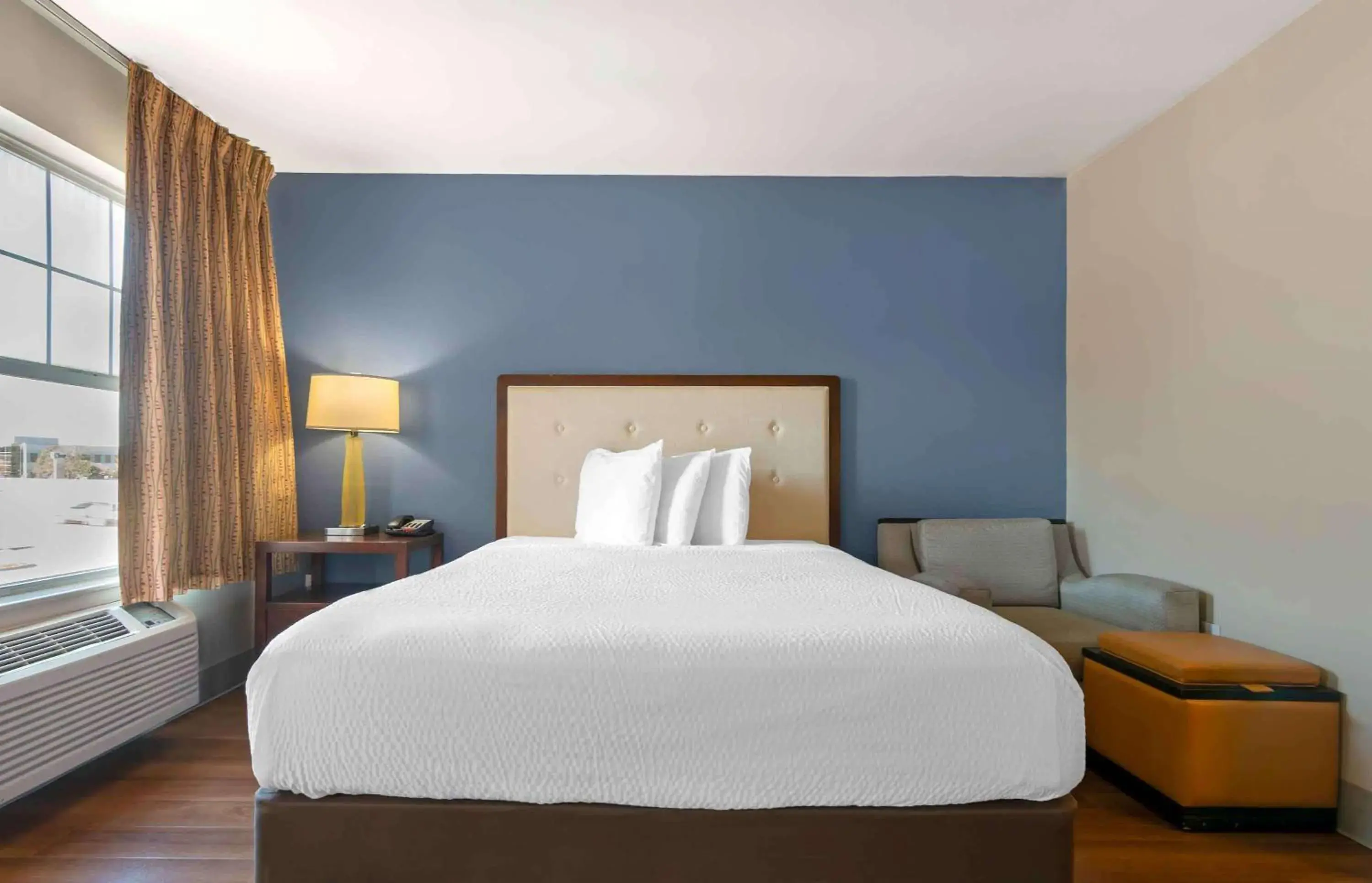 Bedroom, Bed in Extended Stay America Suites - Kansas City - Lenexa - 87th St