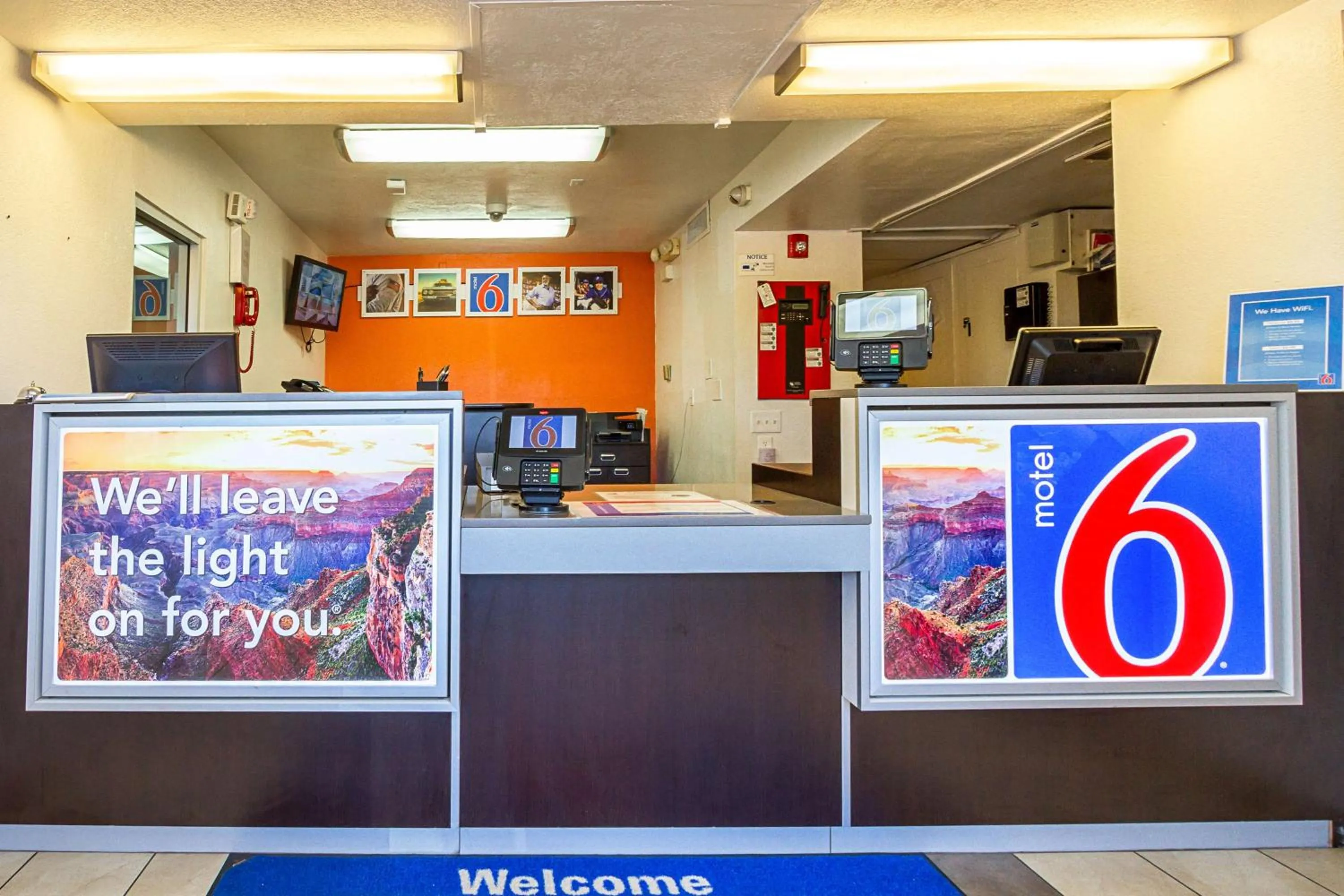 Lobby or reception in Motel 6 Mesa North