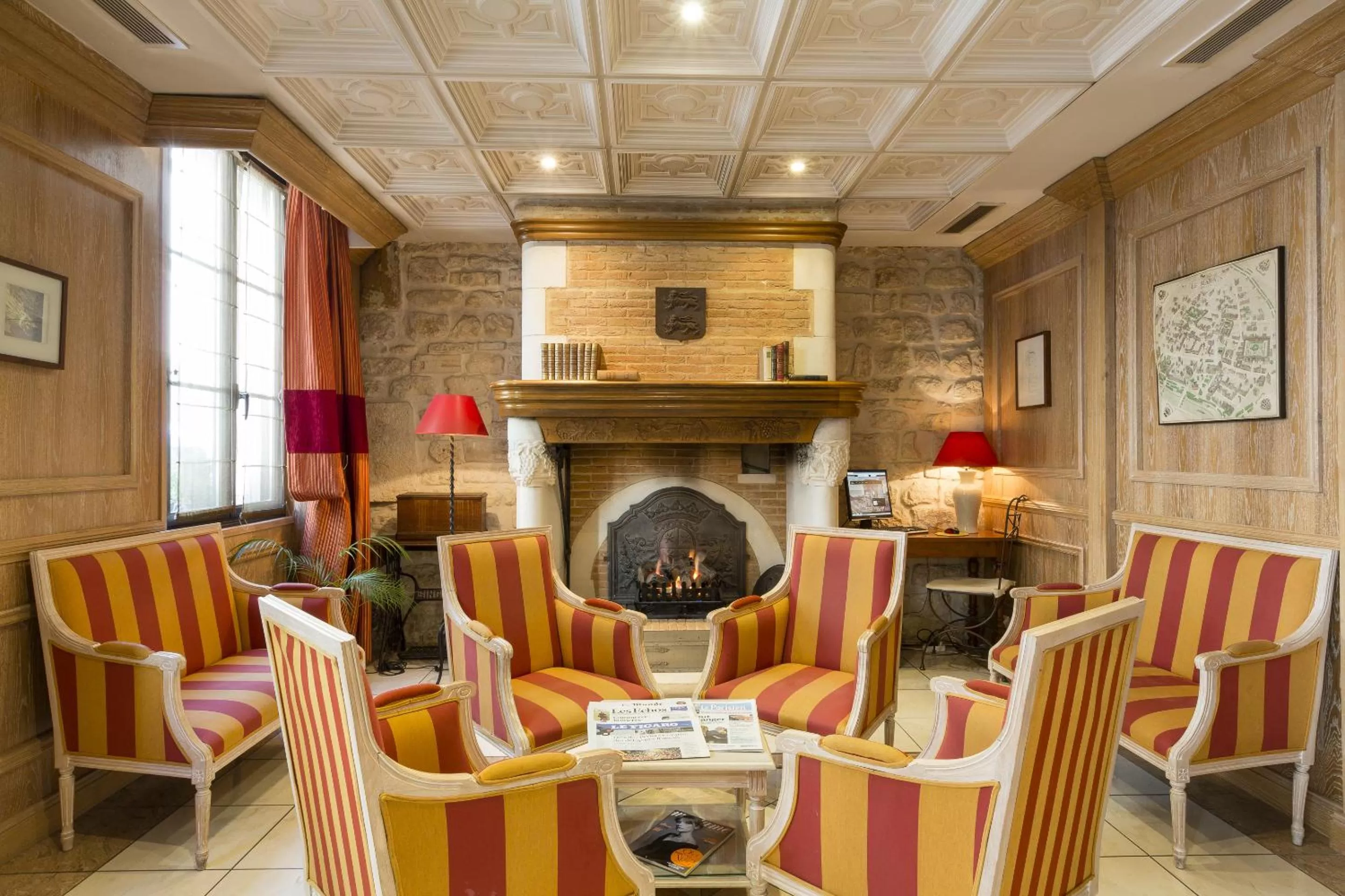 Lounge or bar in Elysees Niel Hotel