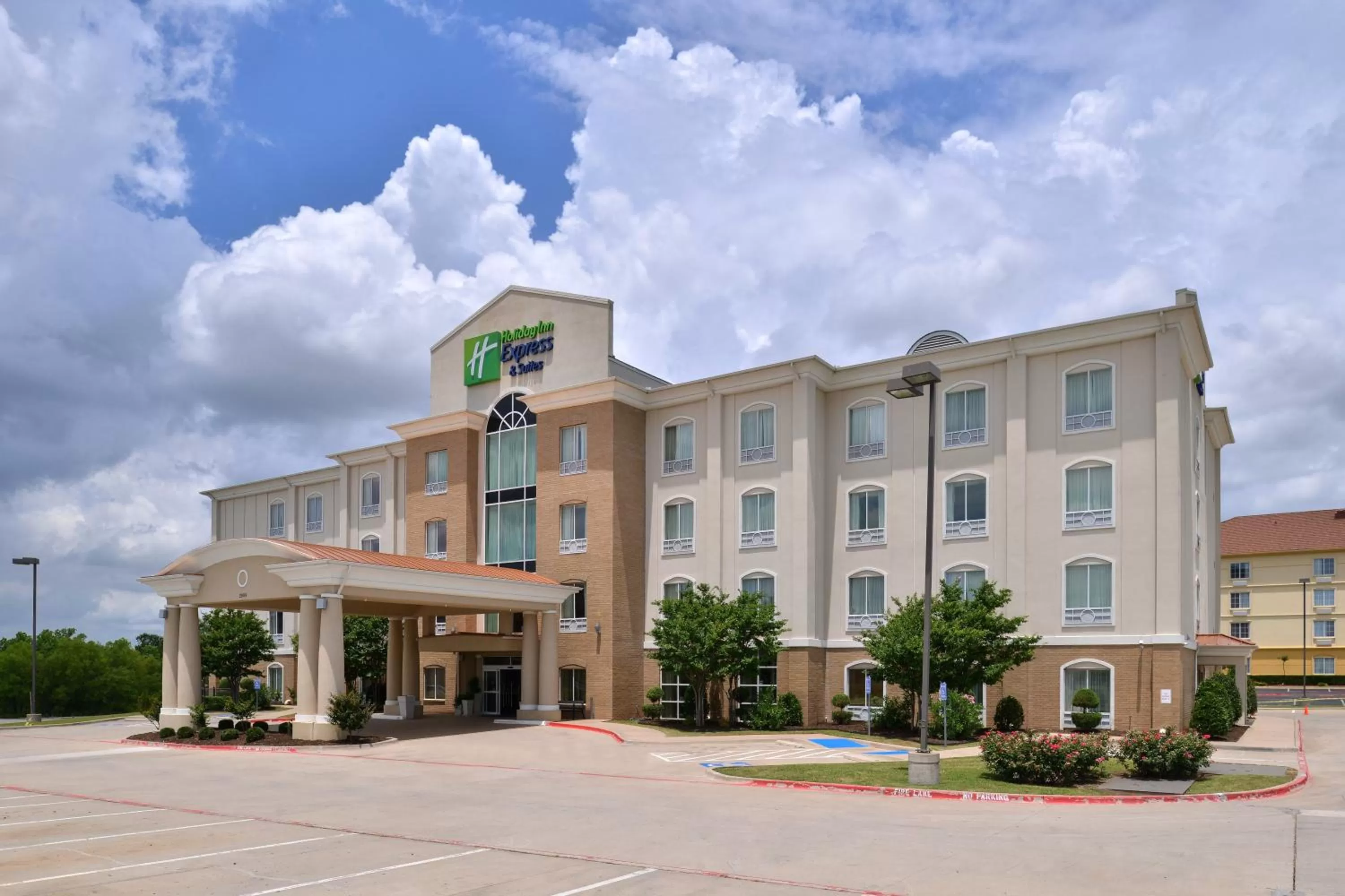 Property building in Holiday Inn Express Hotel & Suites Sherman Highway 75 by IHG