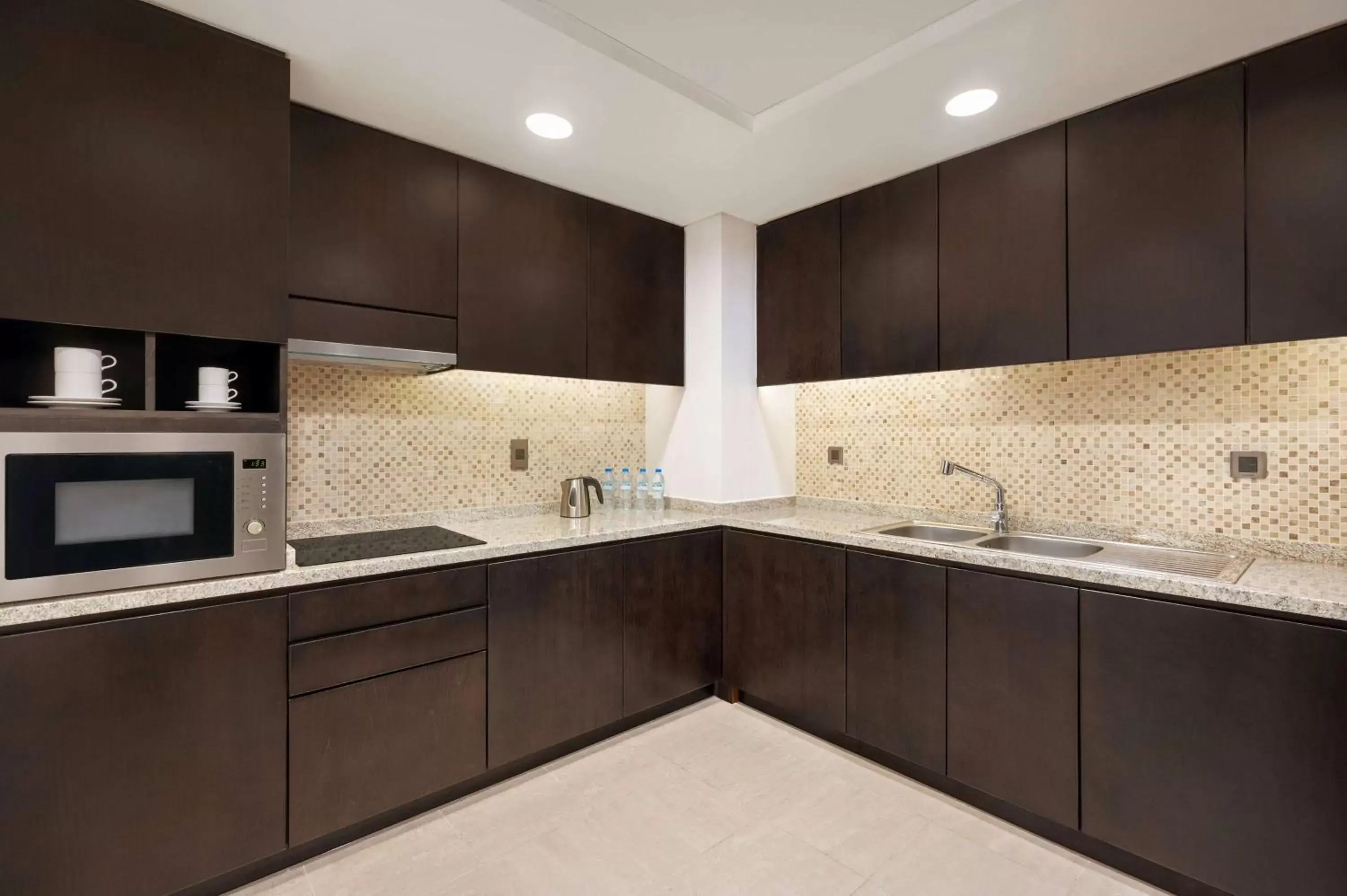 Photo of the whole room, Kitchen/Kitchenette in Wyndham Residences The Palm