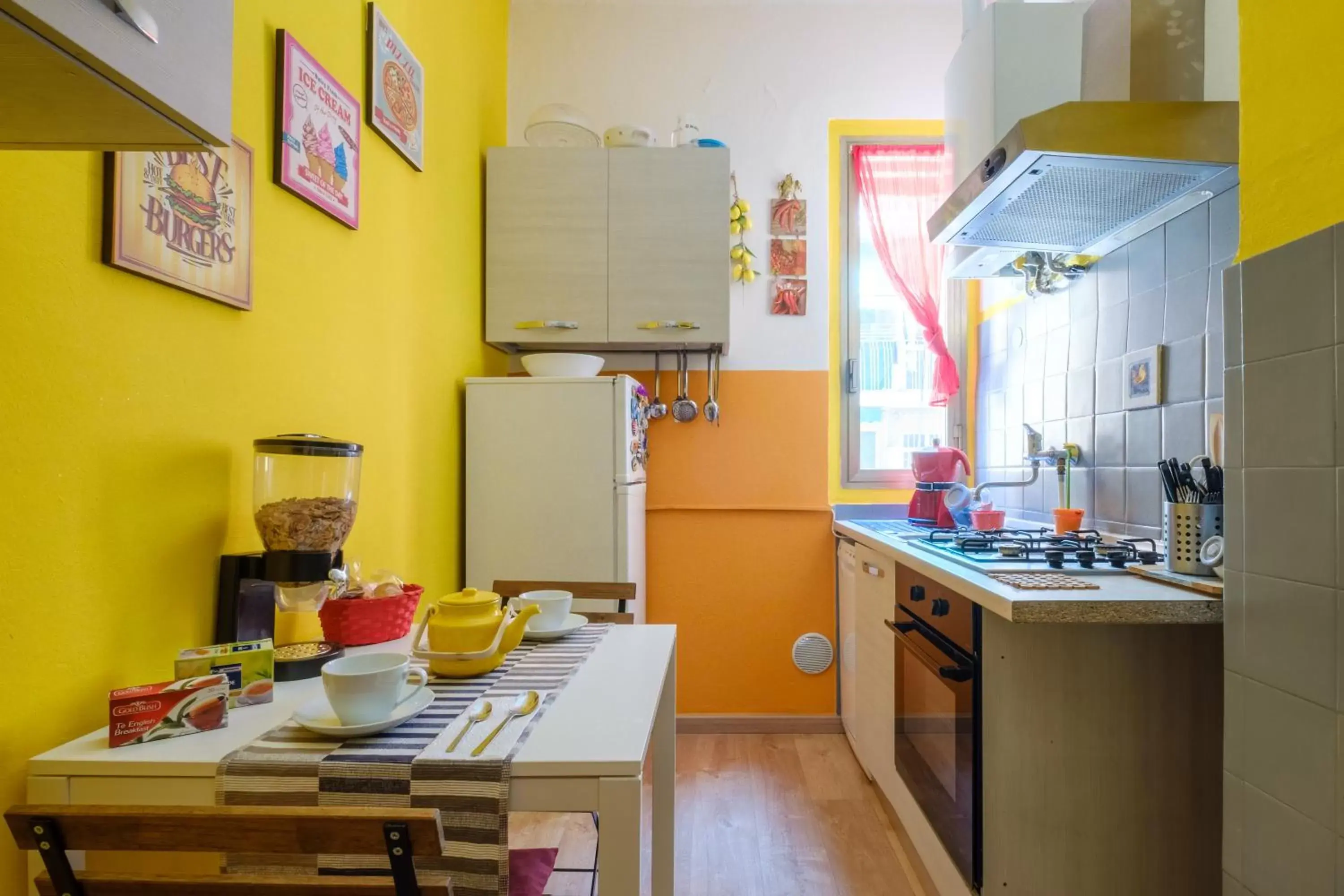 Communal kitchen, Kitchen/Kitchenette in ARPA CENTRAL STATION