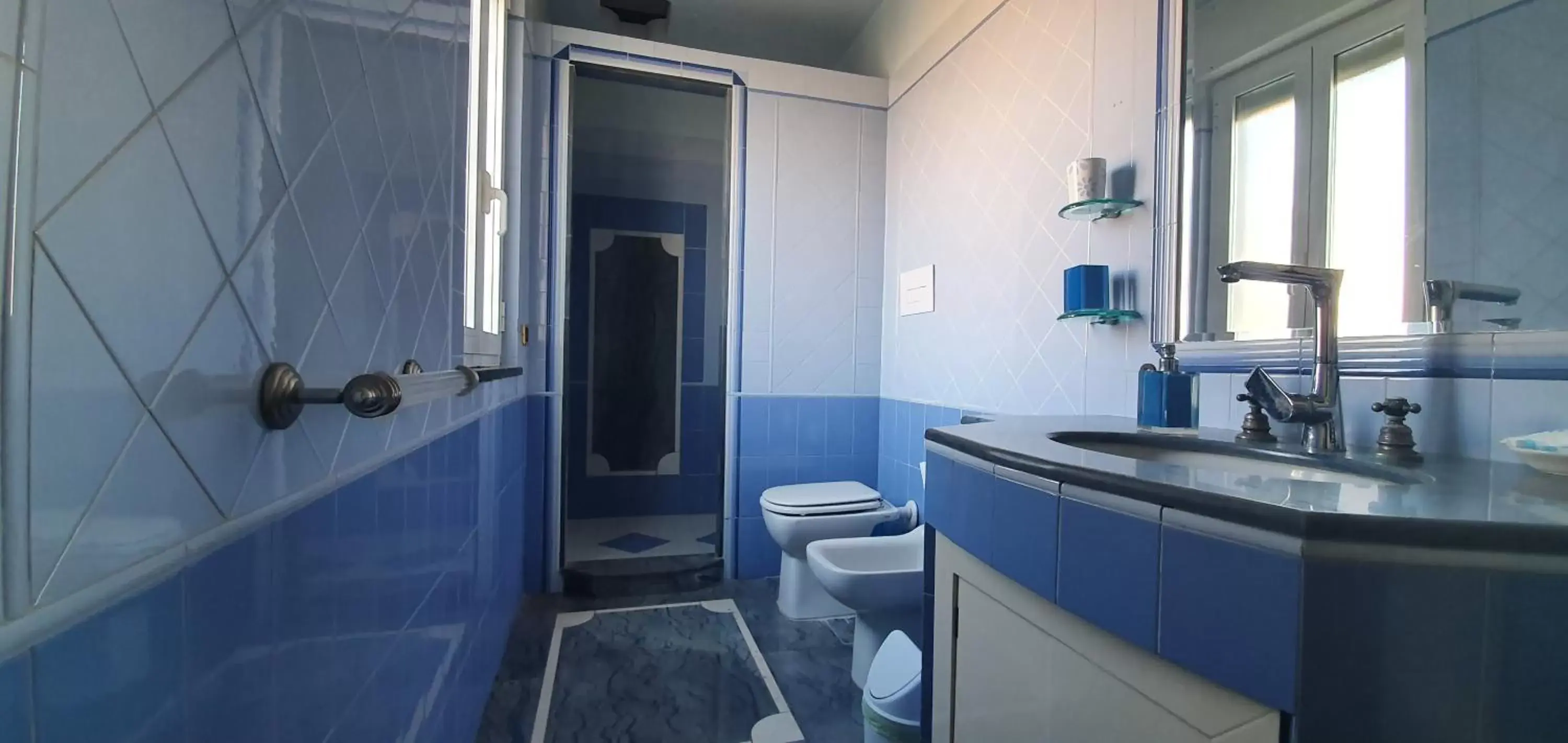 Bathroom in La Casa Di Bruno Napoli