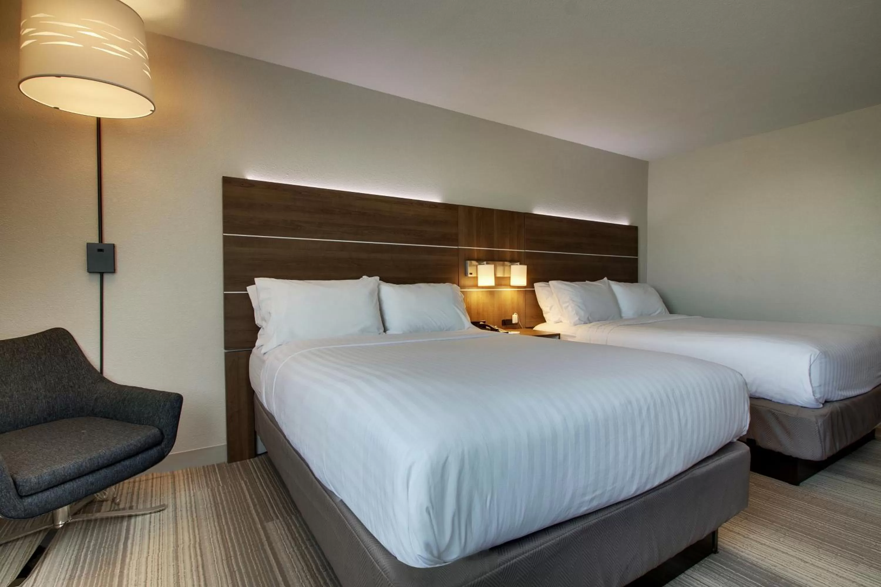 Bedroom, Bed in Holiday Inn Express & Suites Wapakoneta by IHG