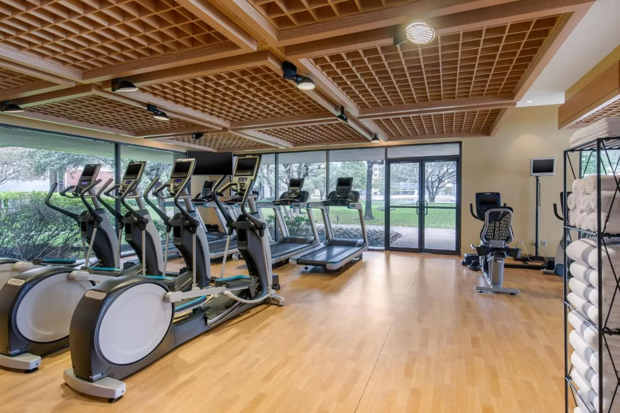 Spa and wellness centre/facilities, Fitness Center/Facilities in Omni Las Colinas Hotel