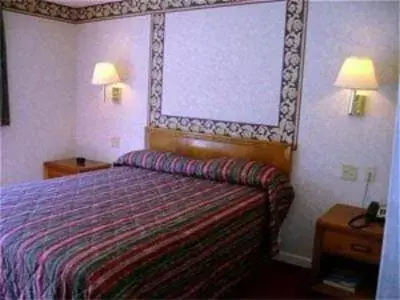 Bed in Passport Inn & Suites Chaplin