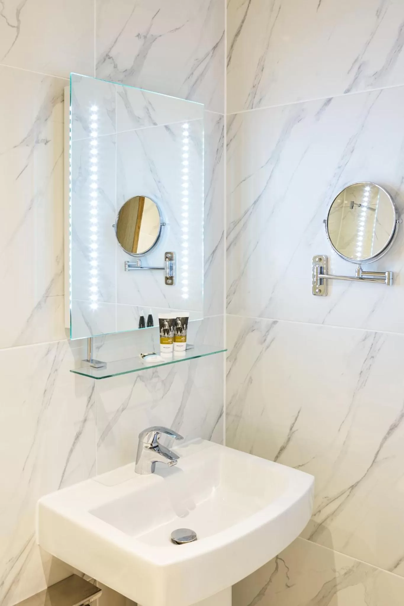 Bathroom in Mercure Newbury West Grange Hotel