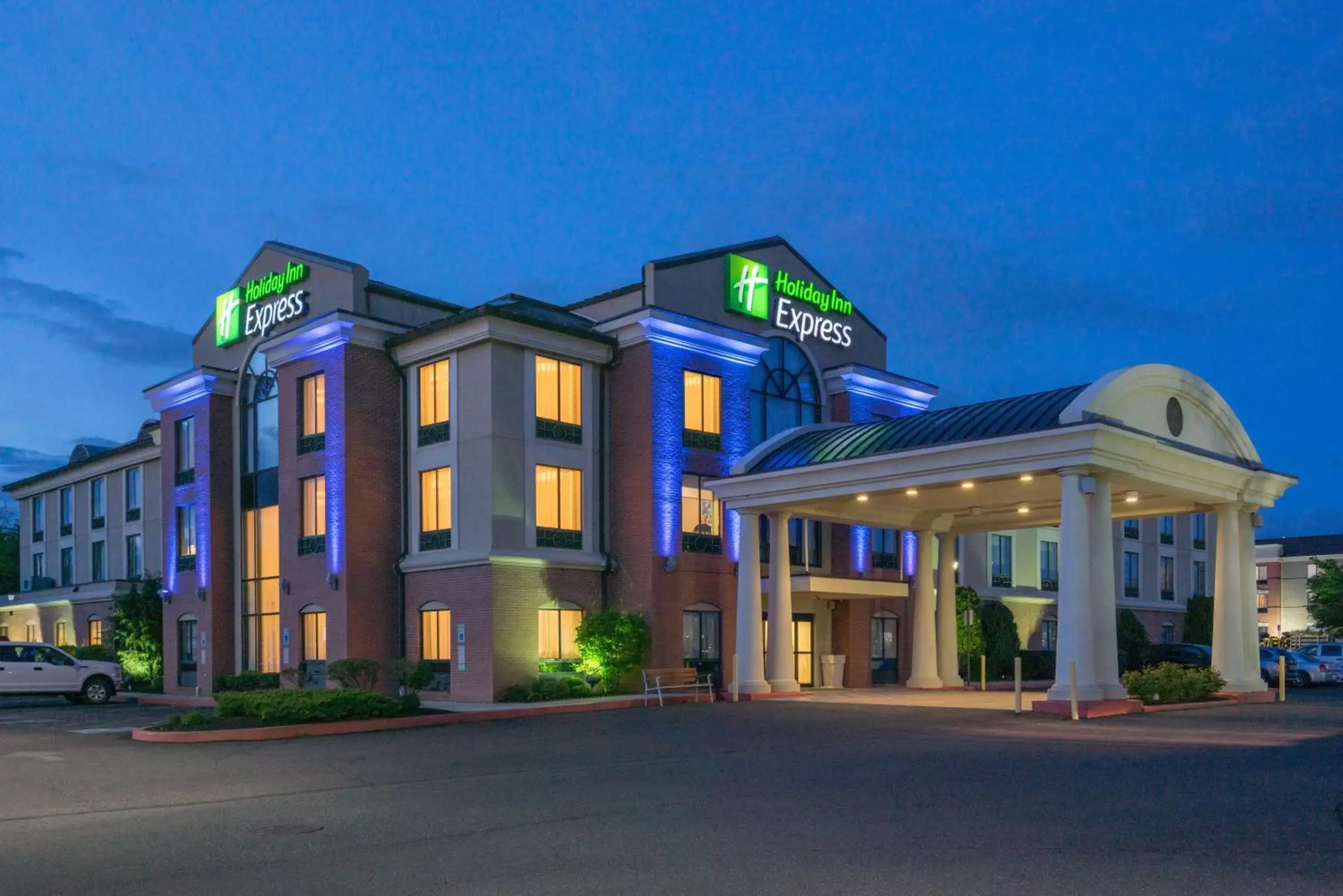 Property building in Holiday Inn Express and Suites - Quakertown, an IHG Hotel