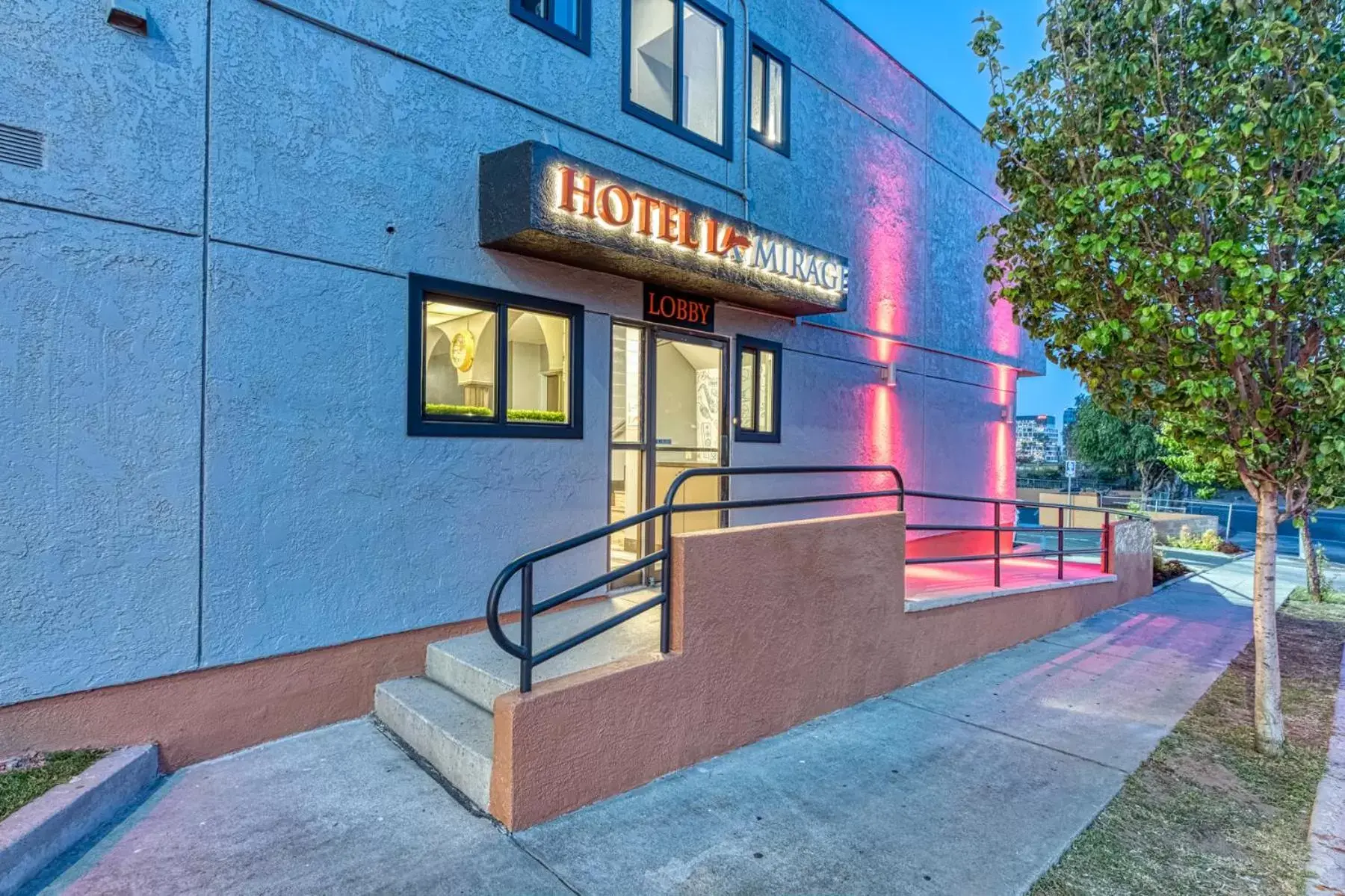 Facade/entrance, Property Building in La Mirage Inn - Hollywood