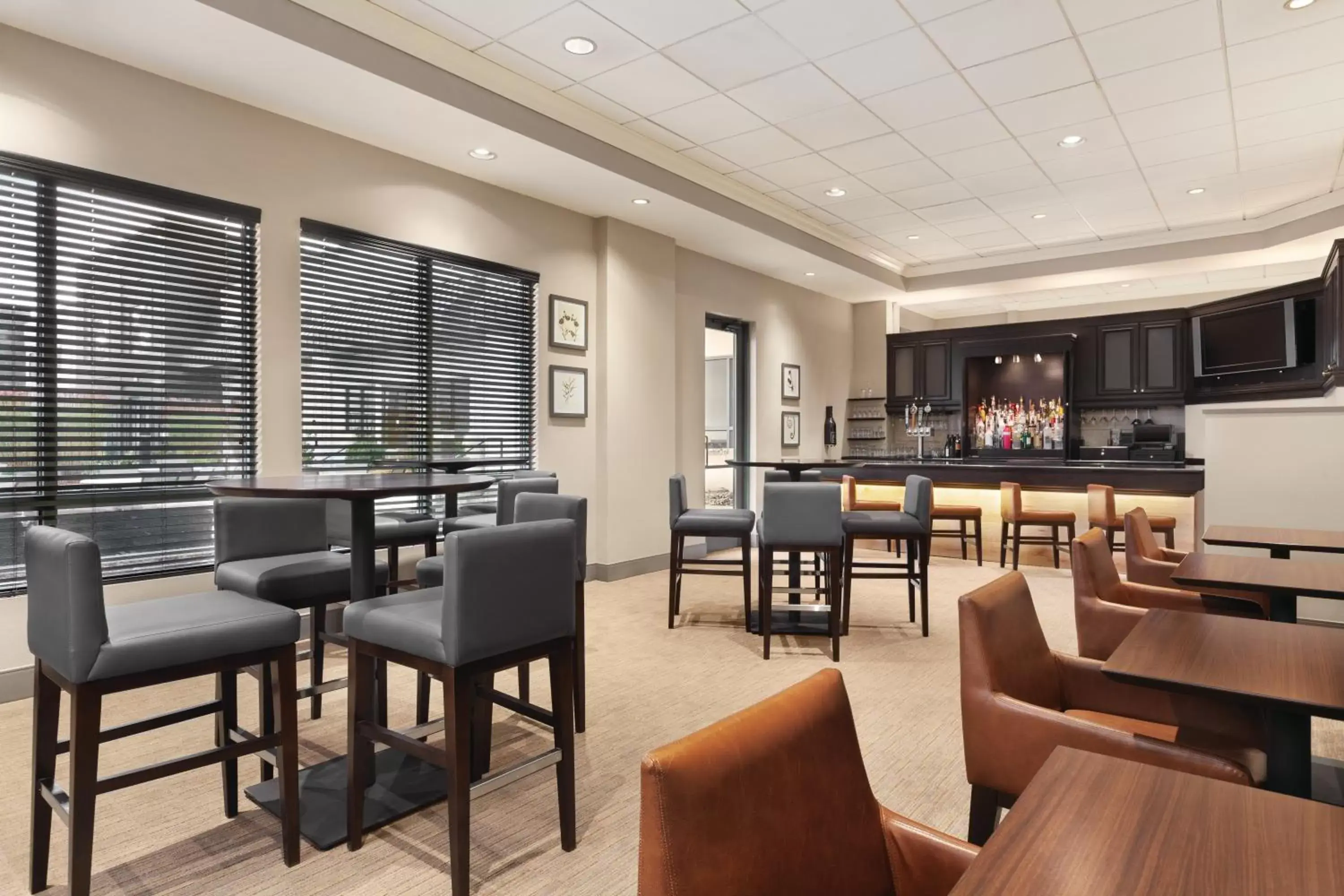 Lounge or bar, Restaurant/Places to Eat in Country Inn & Suites by Radisson, Seattle-Bothell, WA