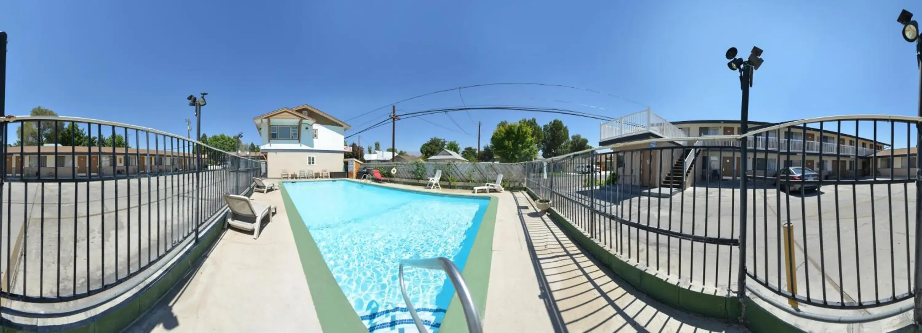 Property building in Bishop Inn Property building in Bishop Inn