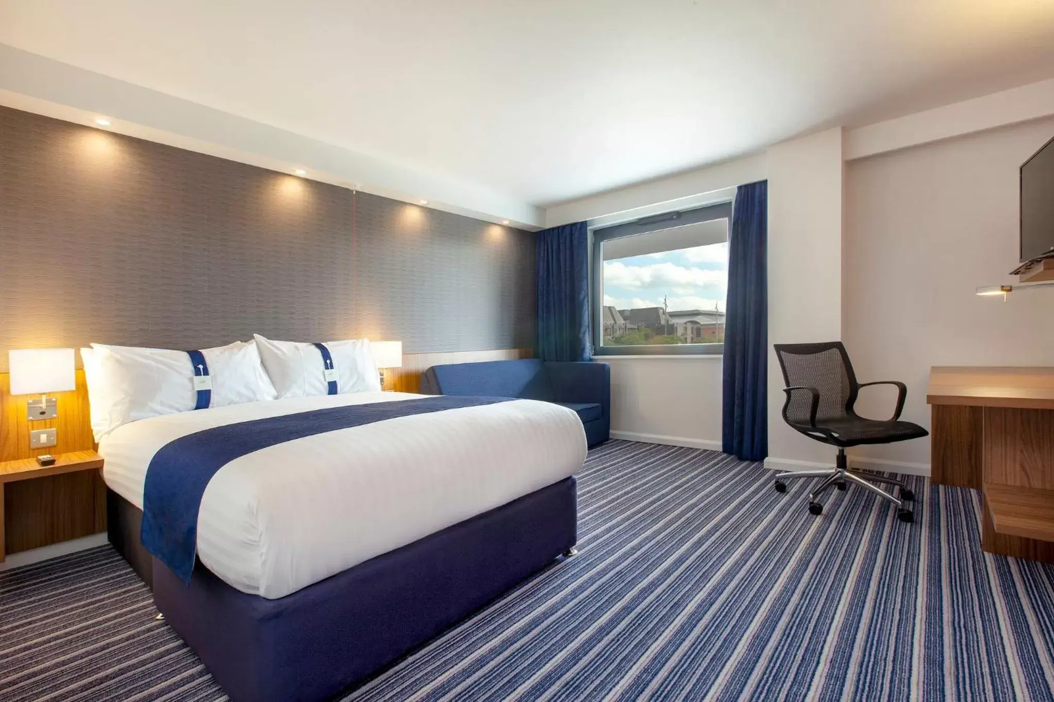 Photo of the whole room, Bed in Holiday Inn Express Middlesbrough - Centre Square, an IHG Hotel