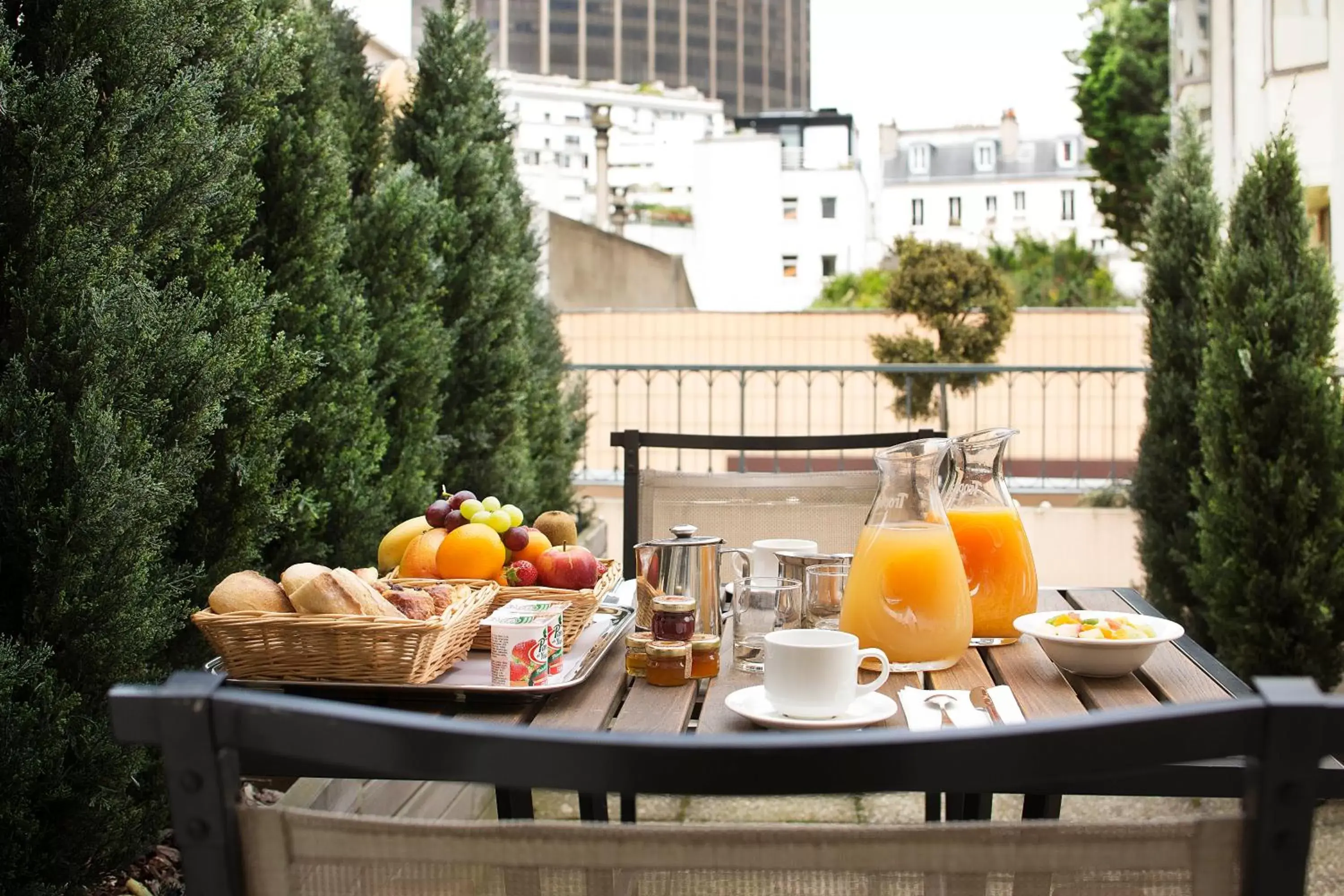 Balcony/Terrace, Breakfast in Hôtel Le M