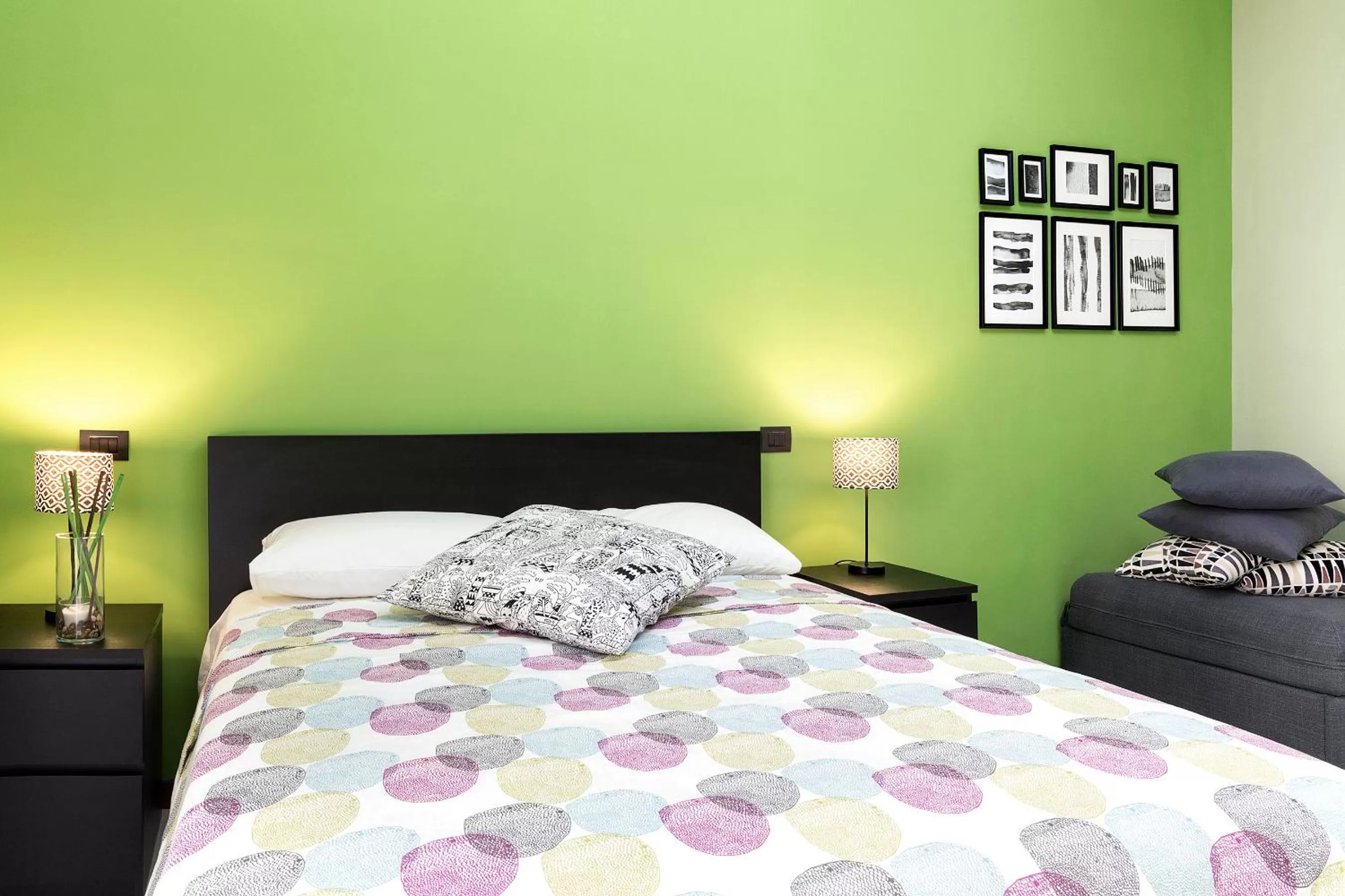 Shower, Bed in B&B Cozy Cove