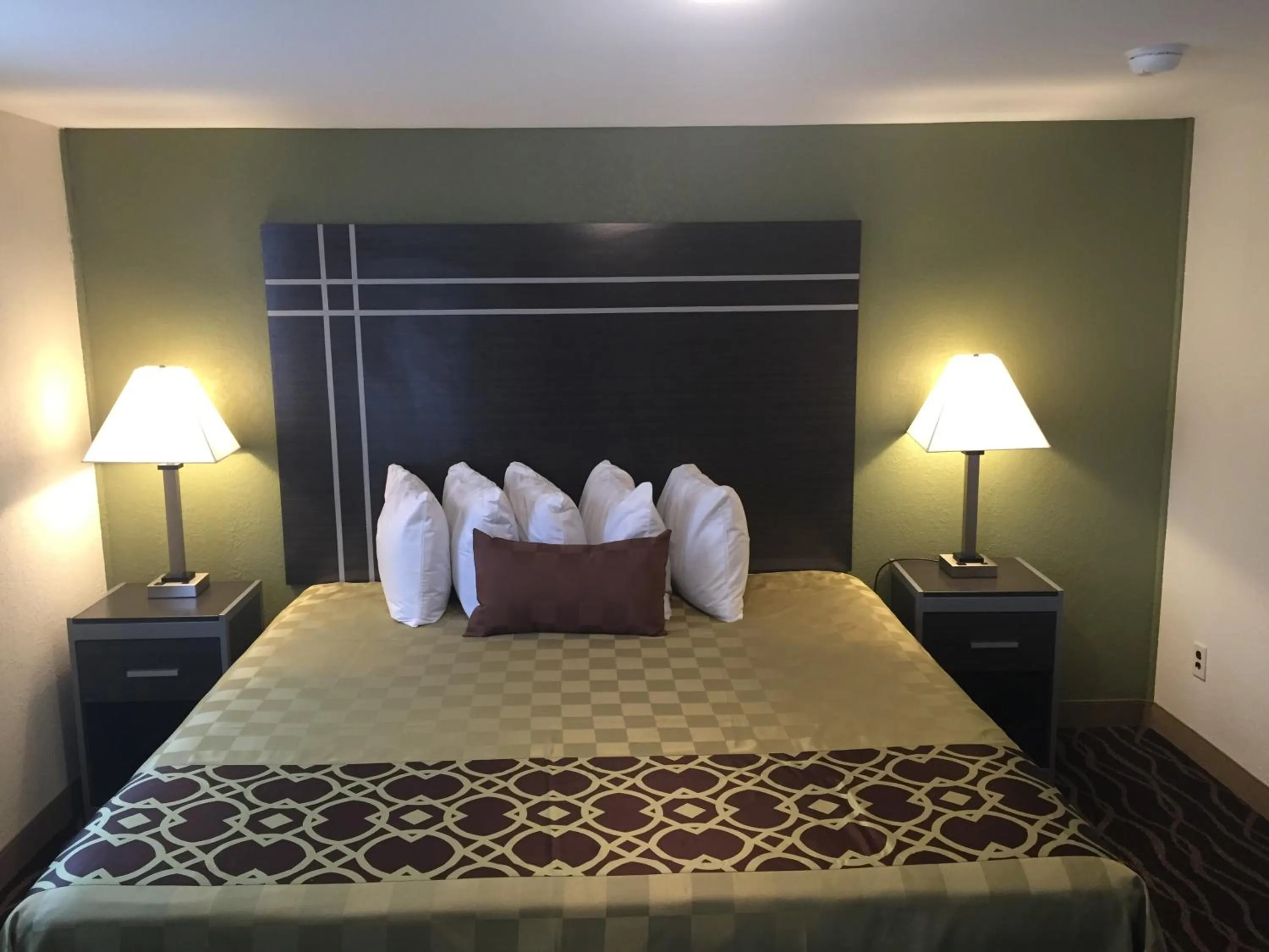 Bed in Wildwood Inn Hotel Beach & Boardwalk