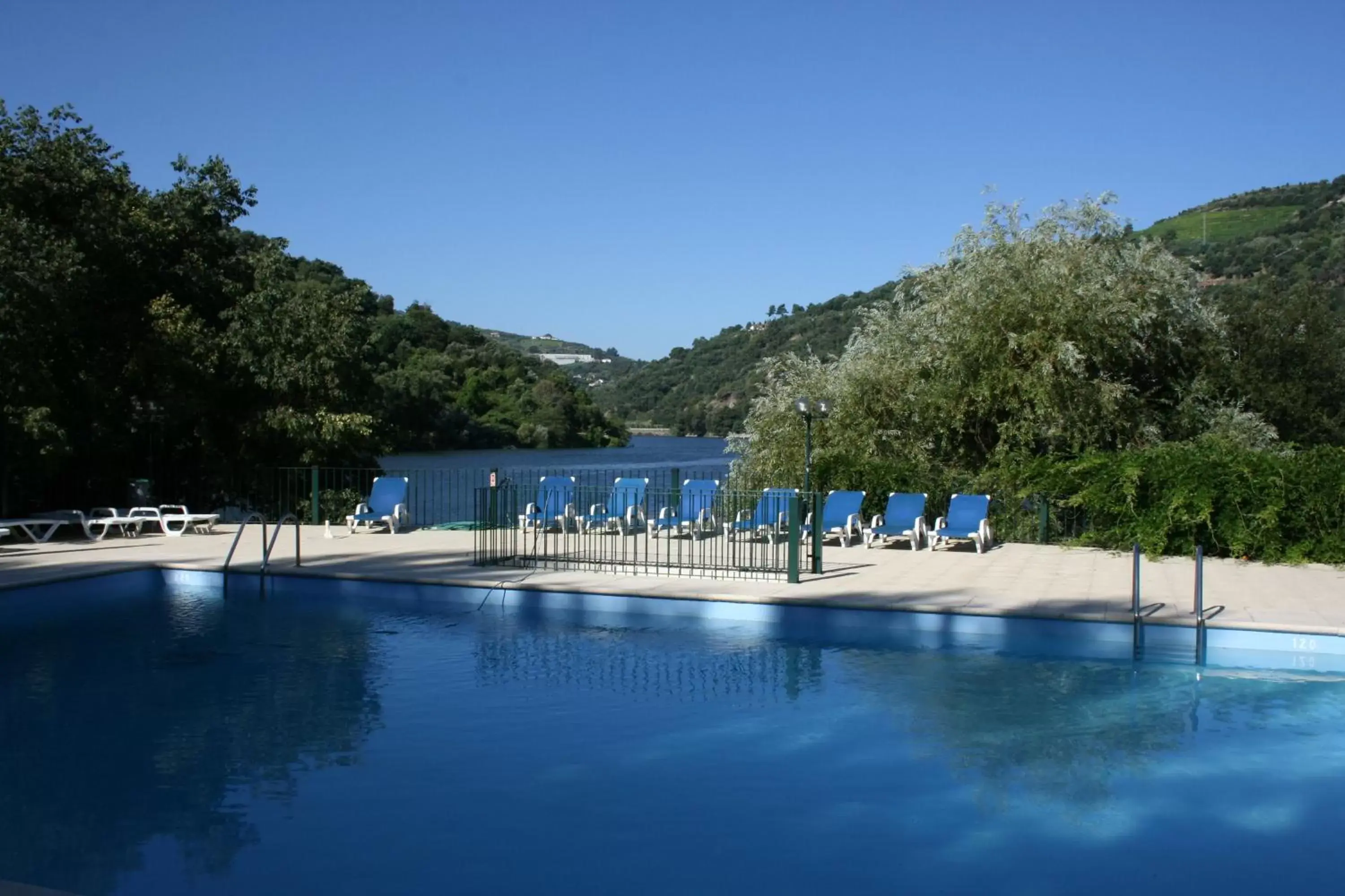Natural landscape, Swimming Pool in Quinta da Ermida - Turismo de Habitacao