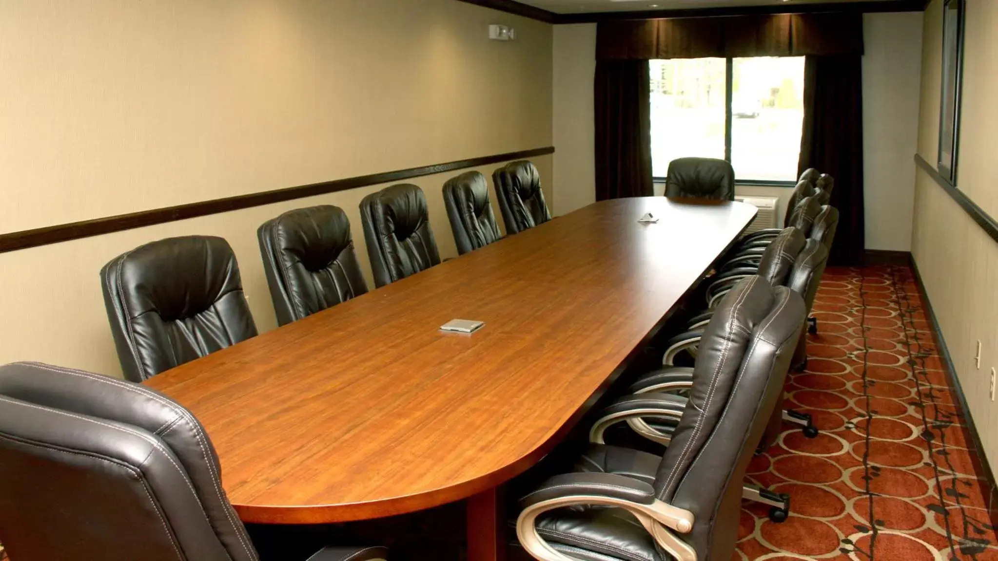 Meeting/conference room in Holiday Inn Express & Suites Cumberland - La Vale, an IHG Hotel