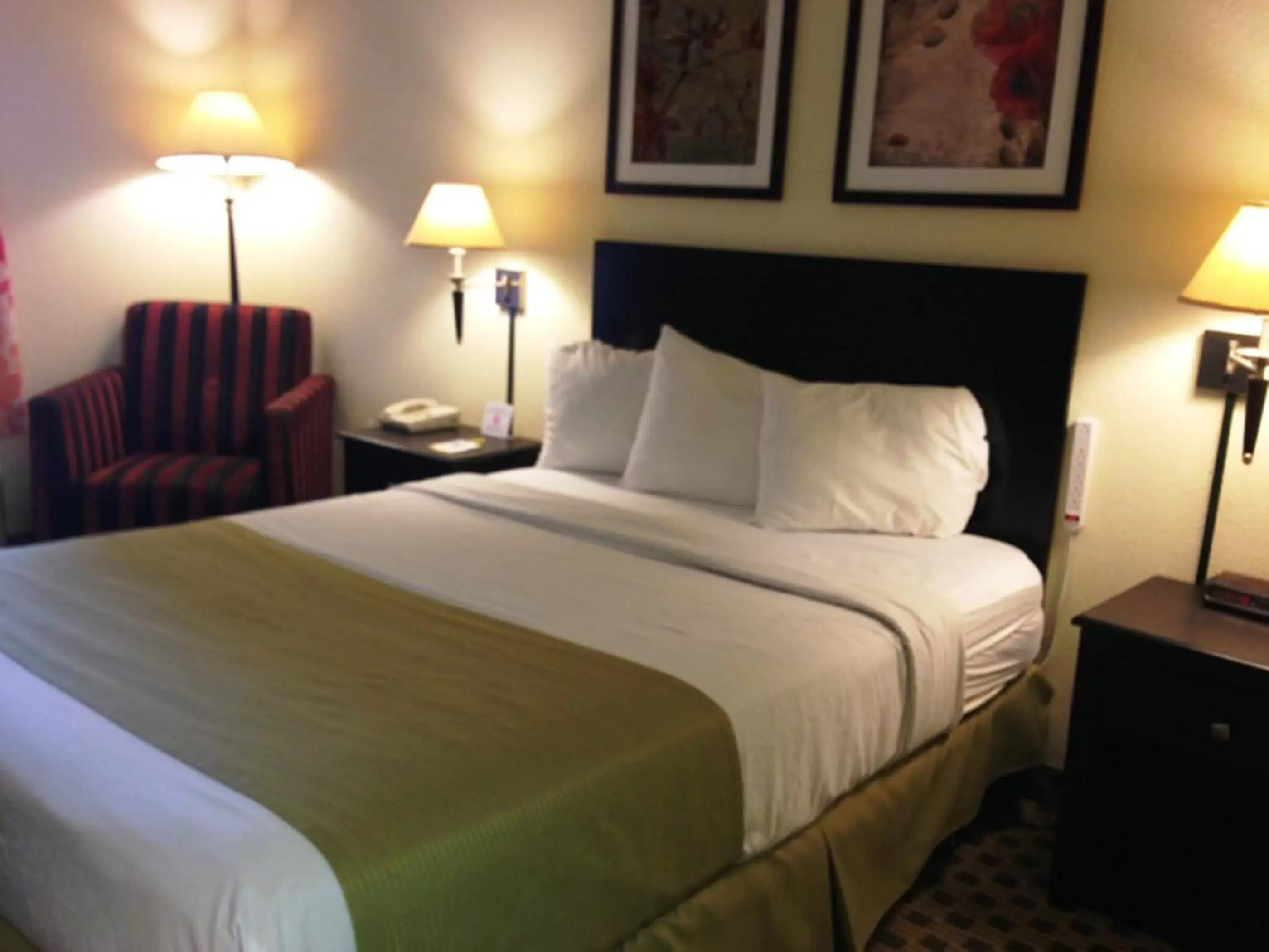 Bed in Days Inn by Wyndham Irving Grapevine DFW Airport North