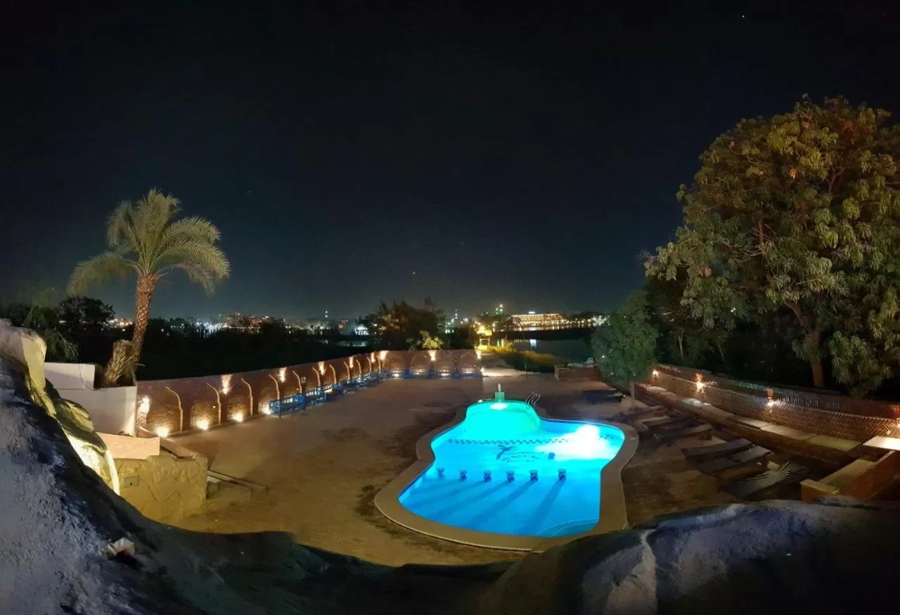 Swimming pool in Al Baeirat Hotel